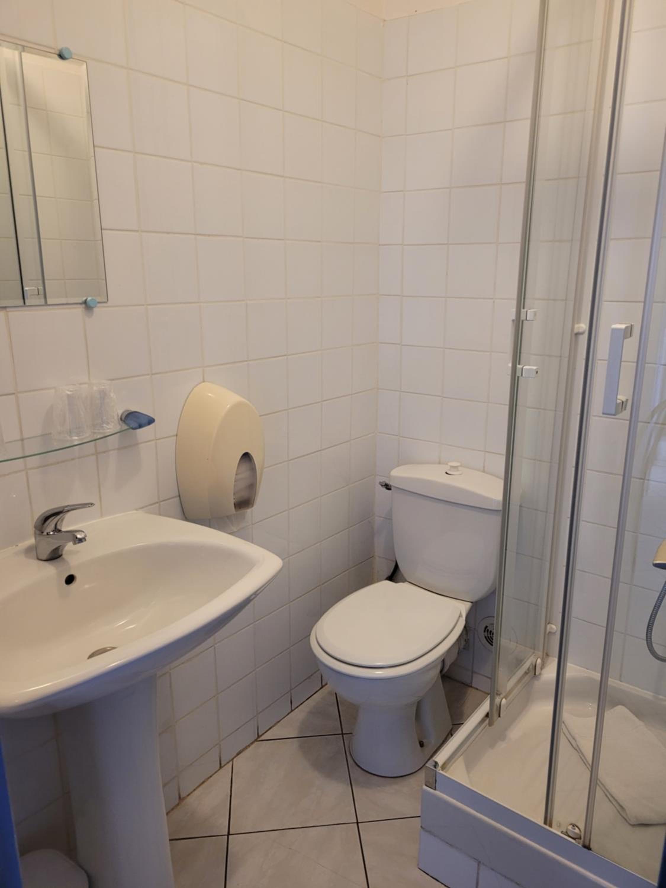 Family Room with Bathroom photo 2