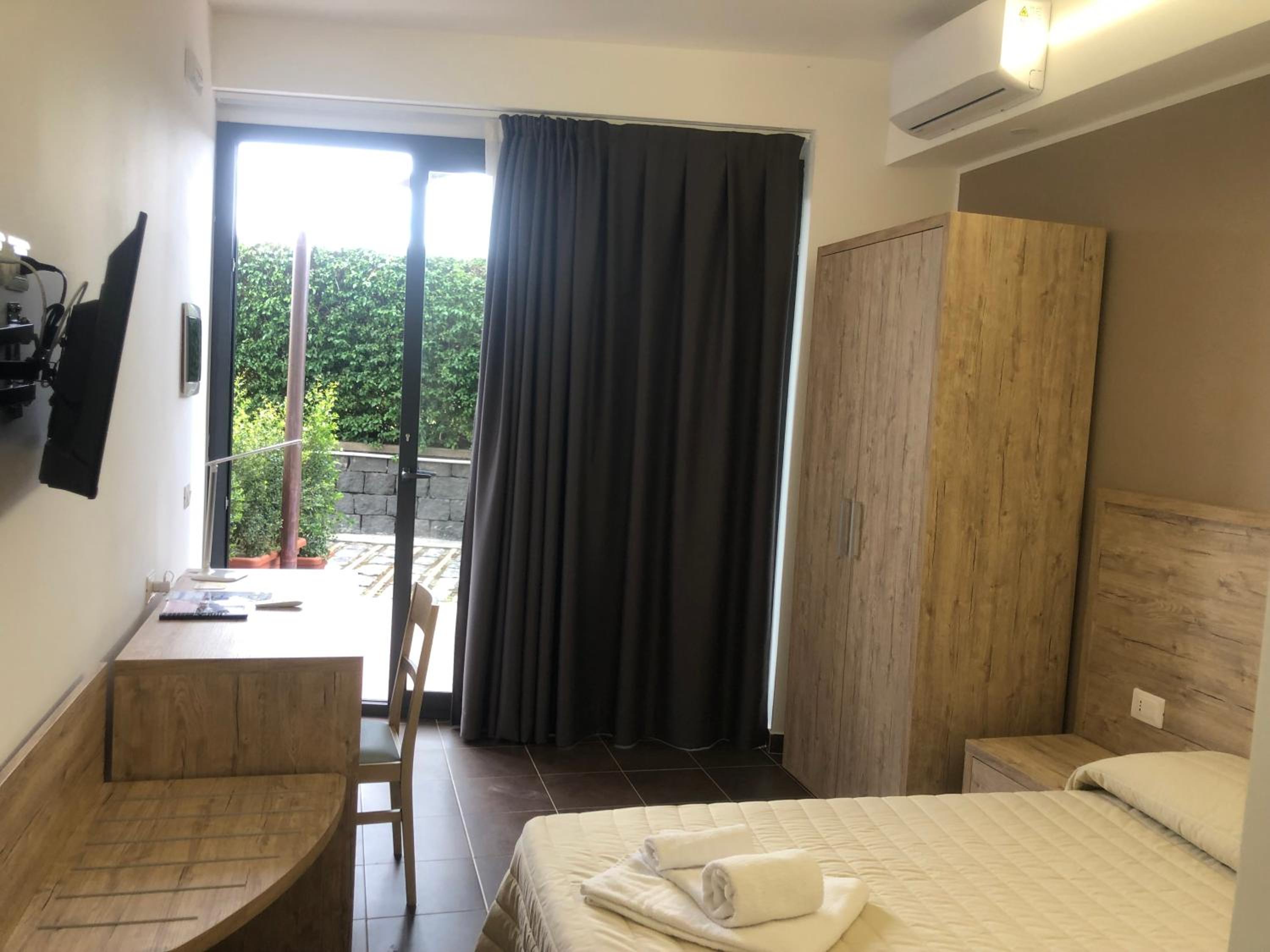 Standard Doppel- oder Zweibettzimmer mit Terrasse