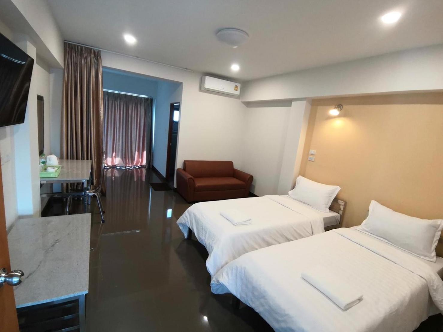 Twin Room - Photo 5