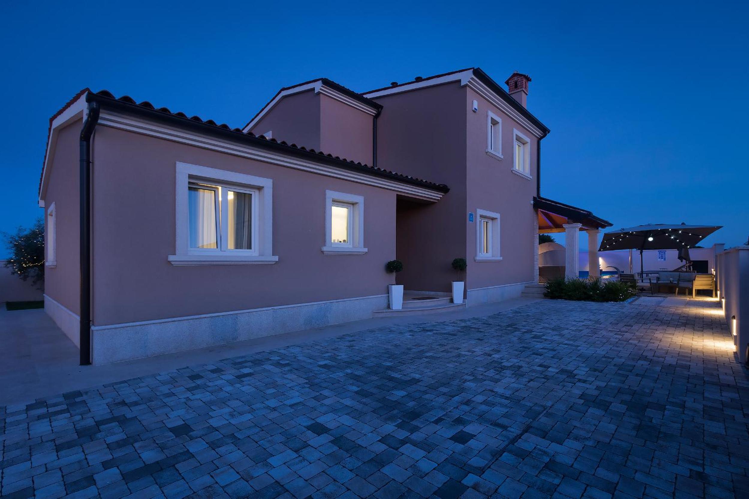 Villa photo 2