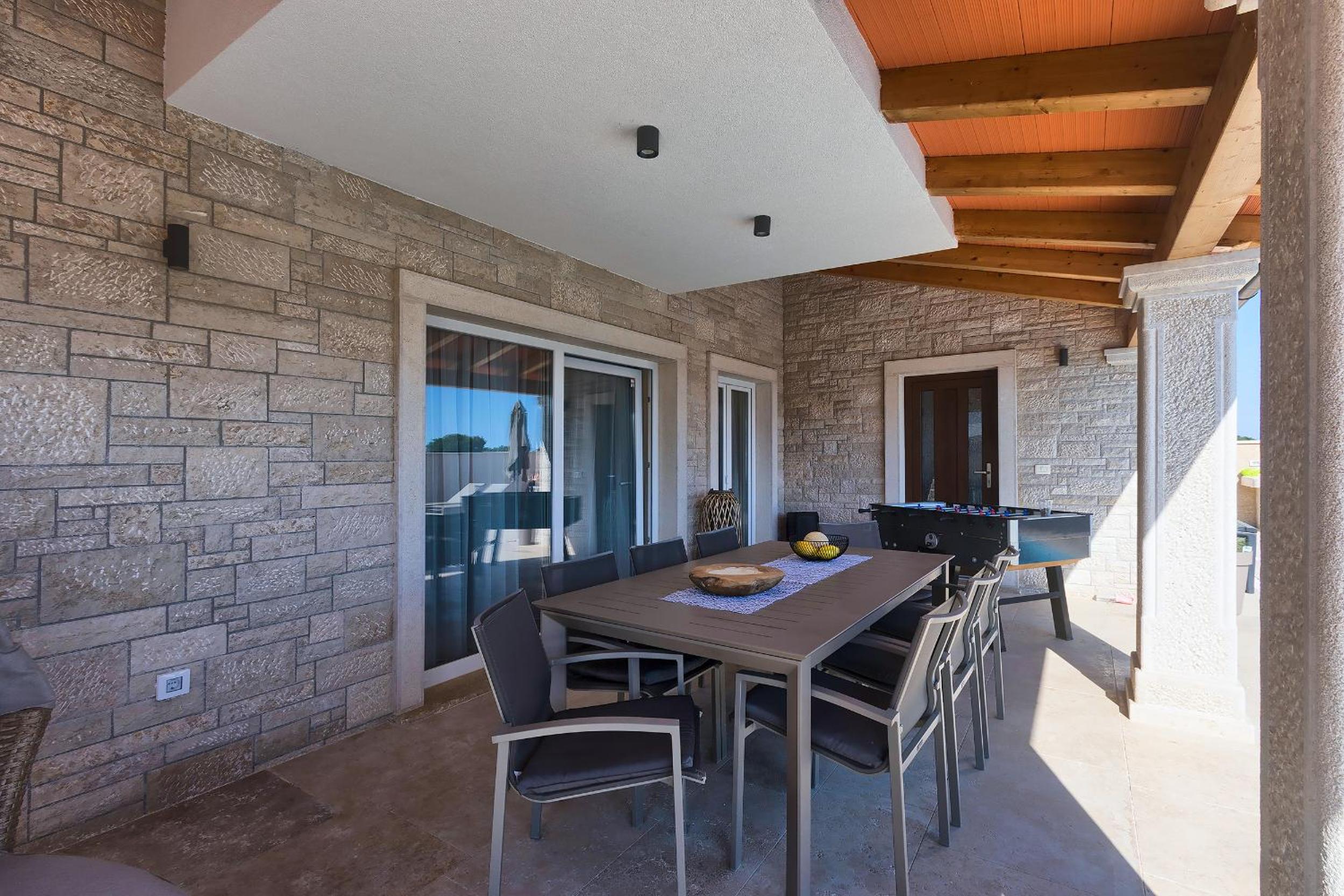 Villa photo 2