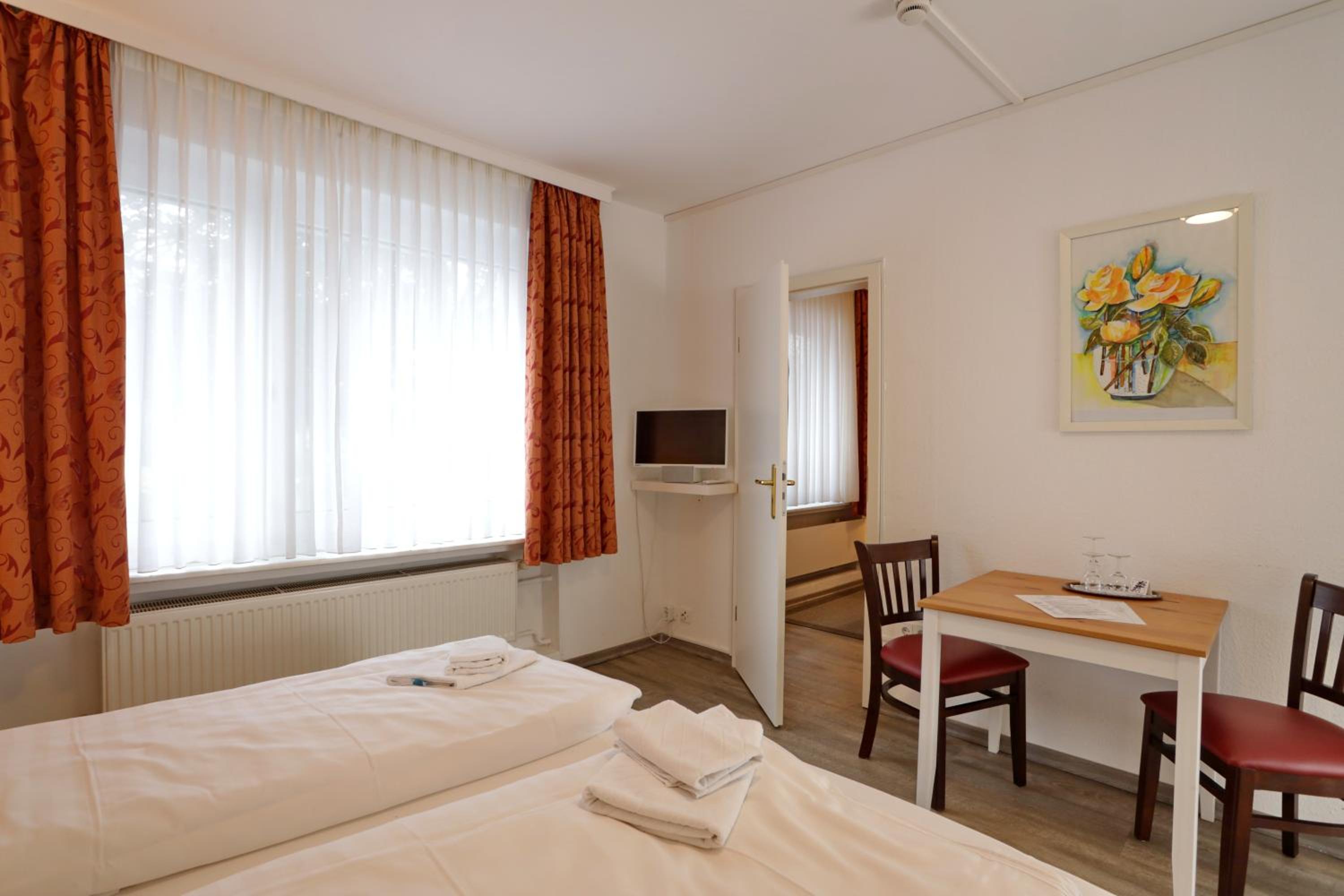 Triple Room with Bathroom - Photo 1