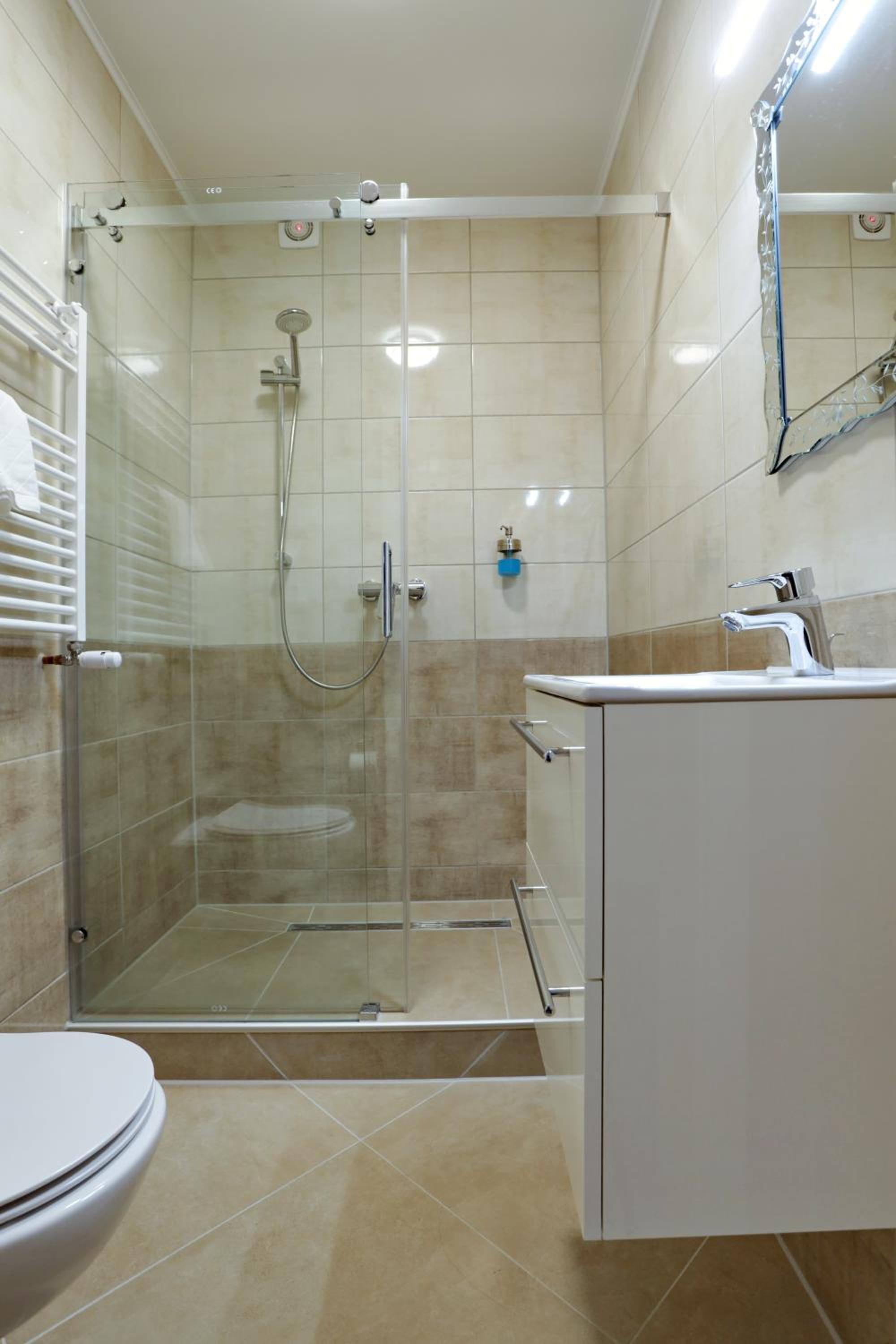 Triple Room with Bathroom - Photo 2