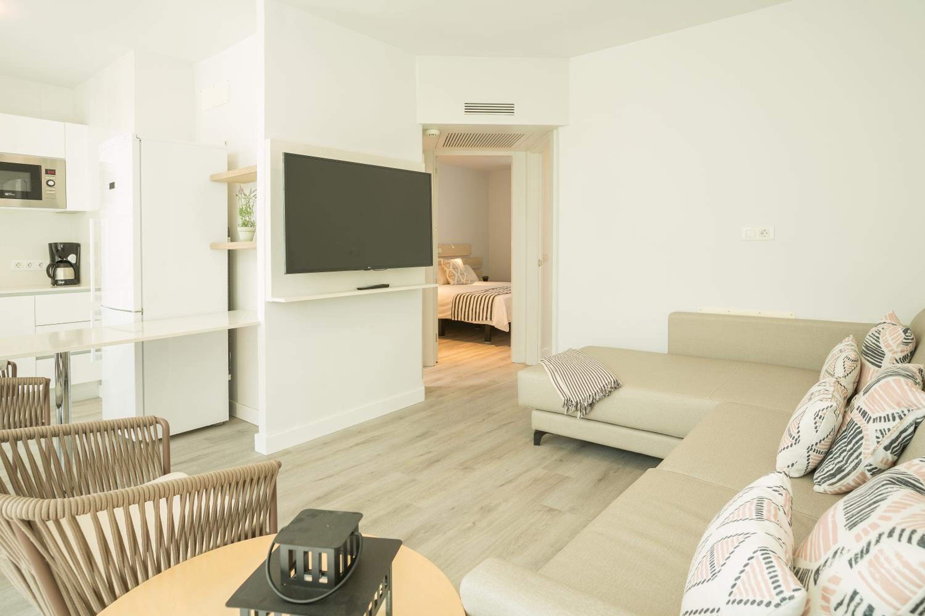 Two-Bedroom Bungalow - Photo 3
