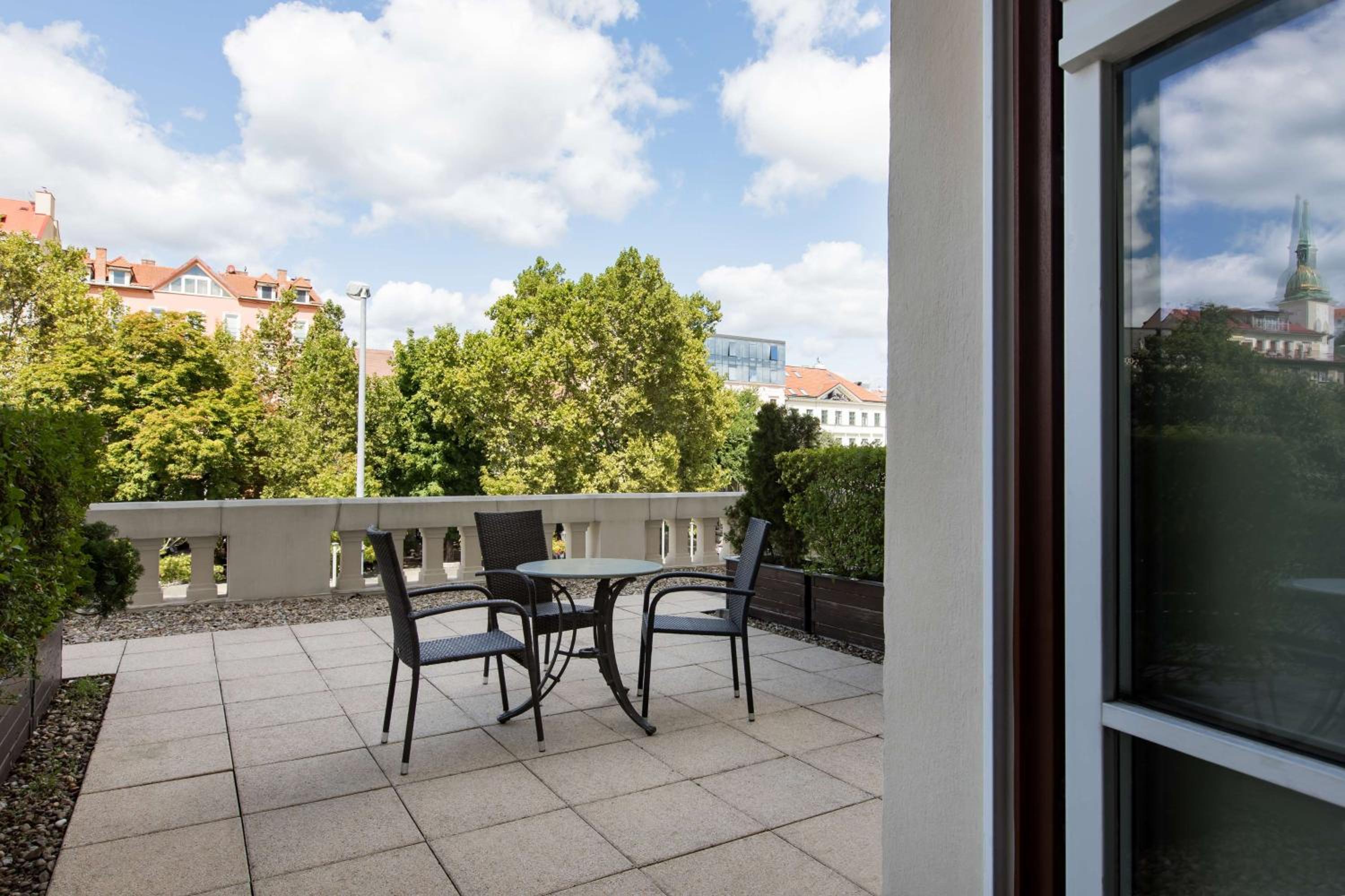 Premium Room with Terrace and View - Photo 7
