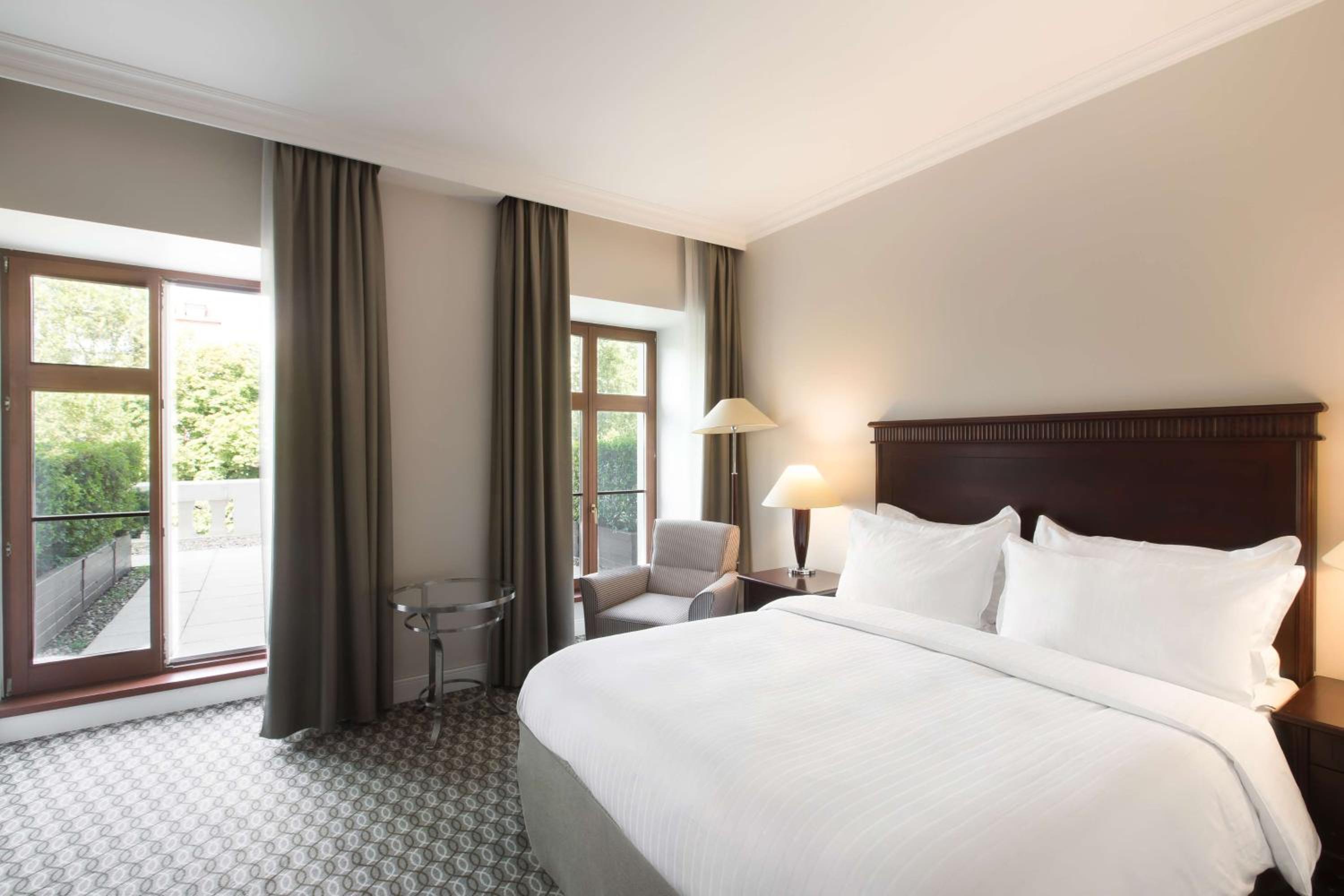 Premium Room with Terrace and View - Photo 10