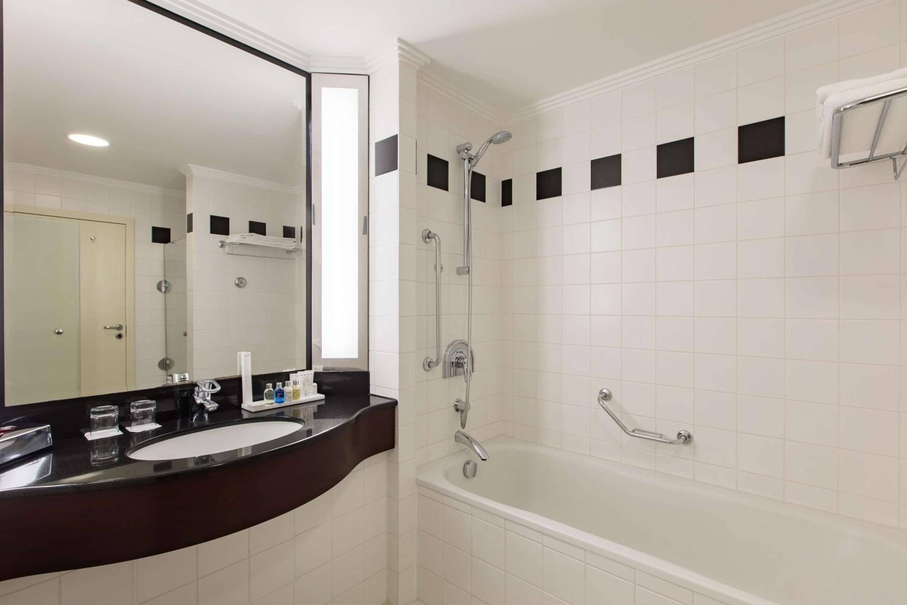 Premium Room with View - Photo 7