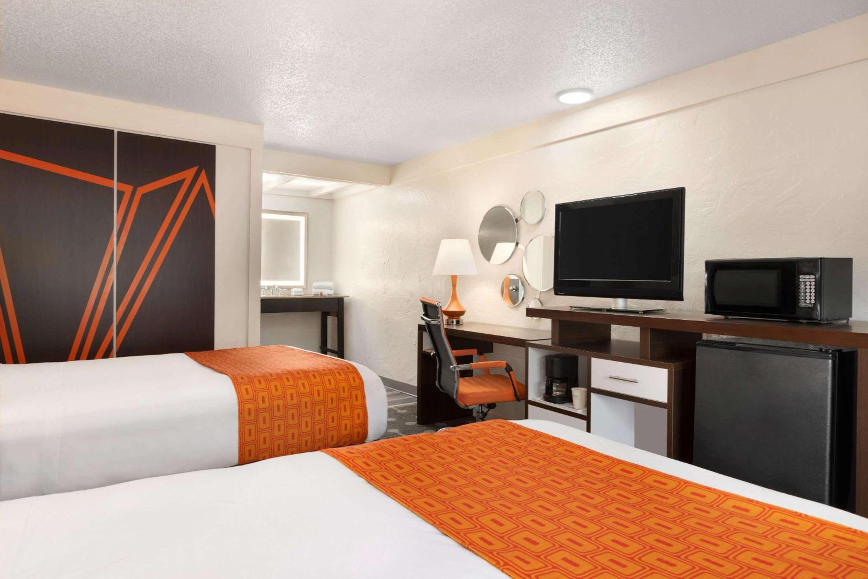 Dover Inn and Suites, Photo 3