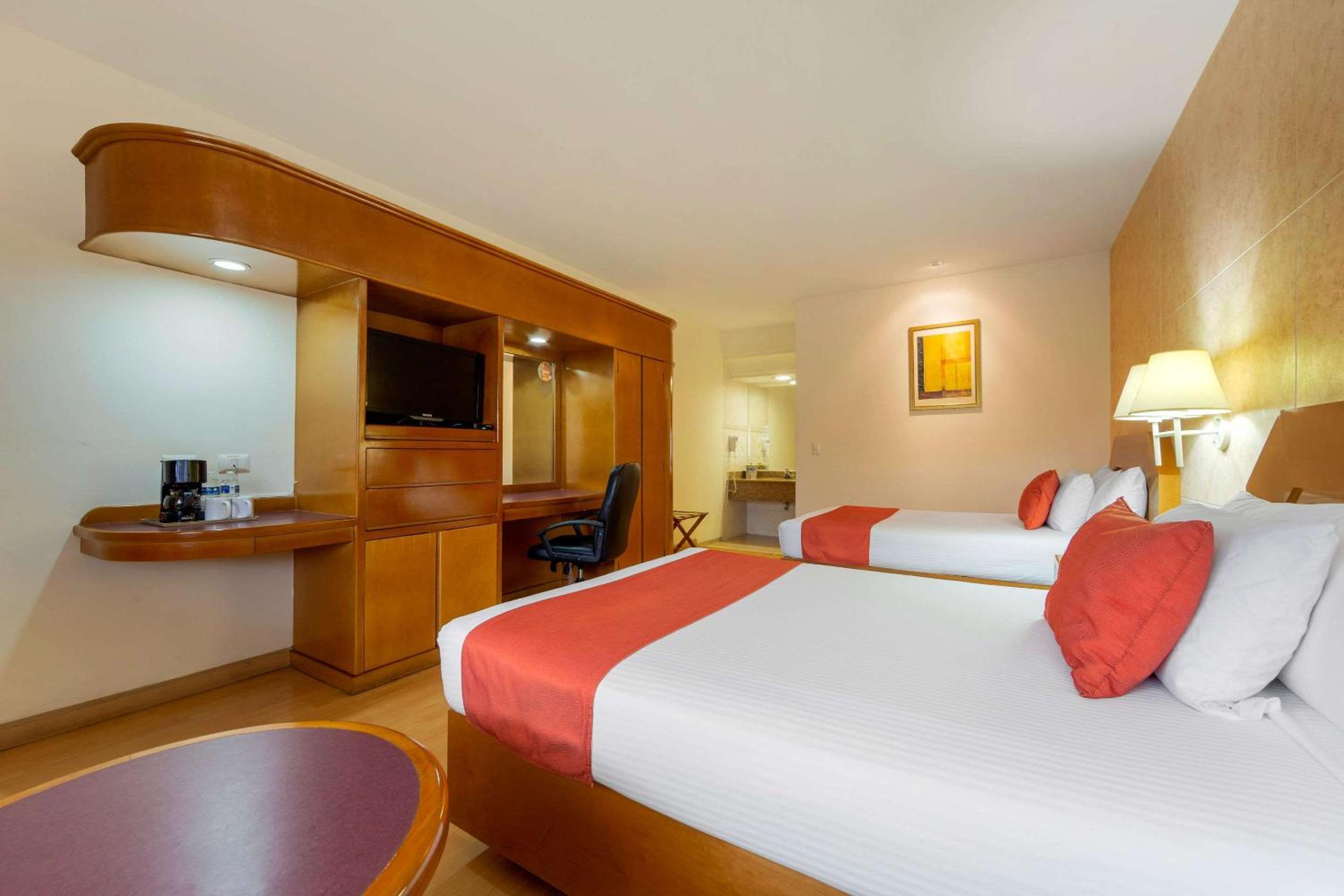 2 Double Beds, Courtyard View
