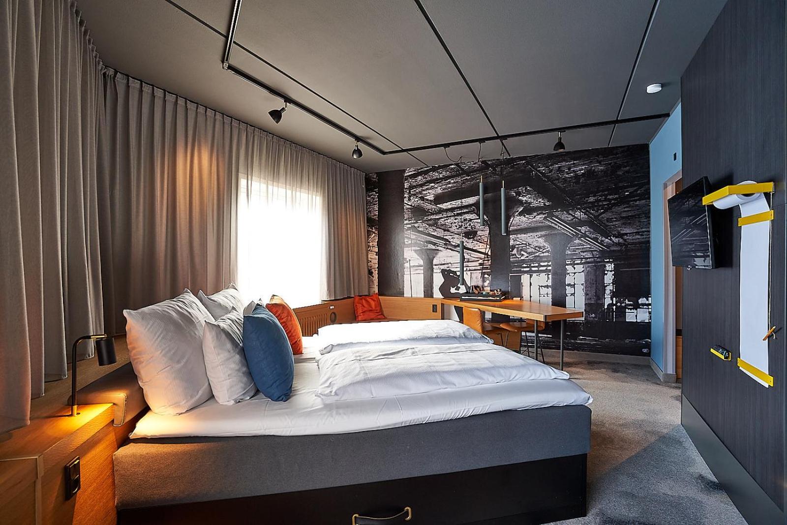 Business Twin Room thumbnail 6