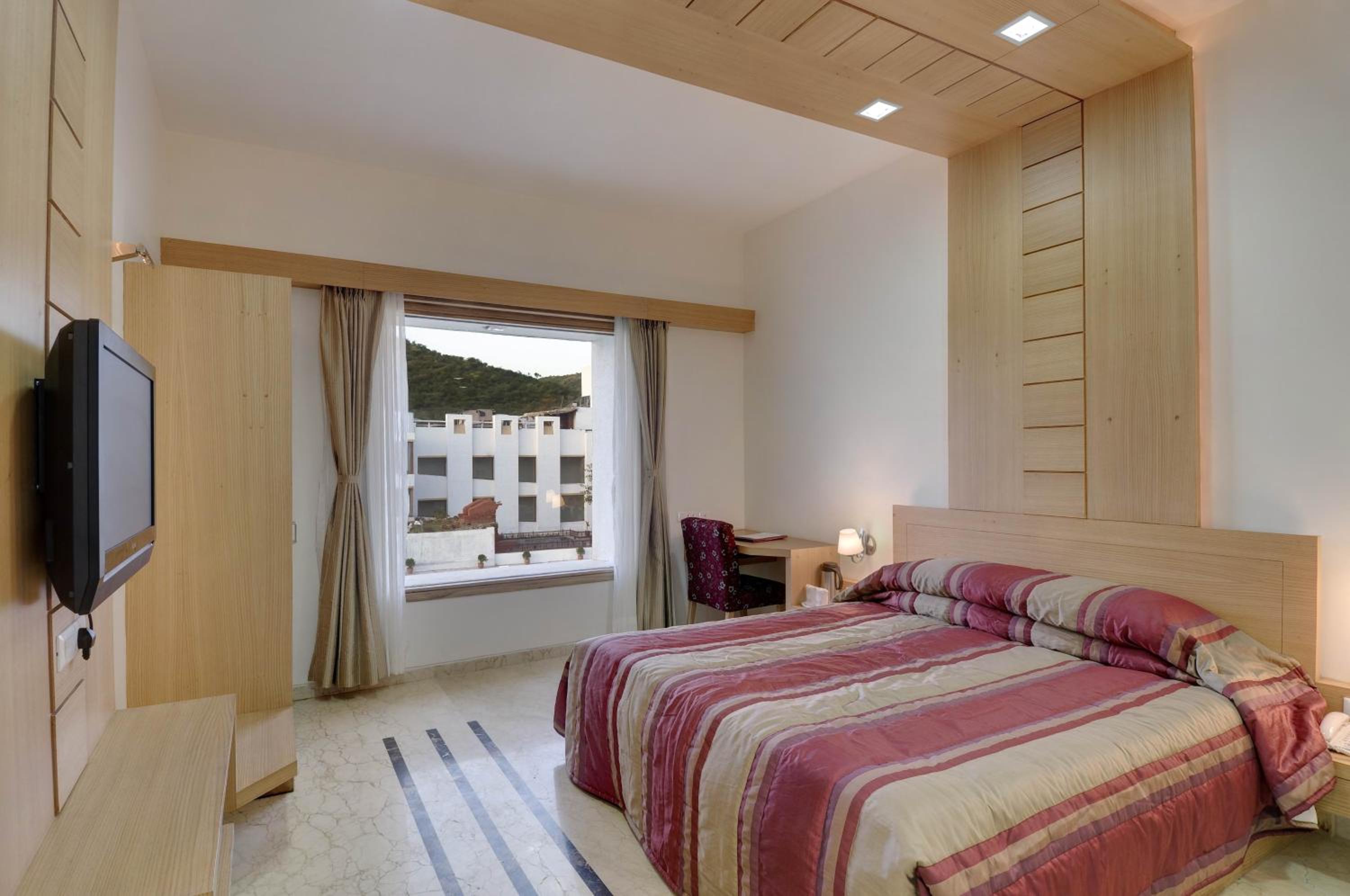 Junior Suite with Balcony photo 2