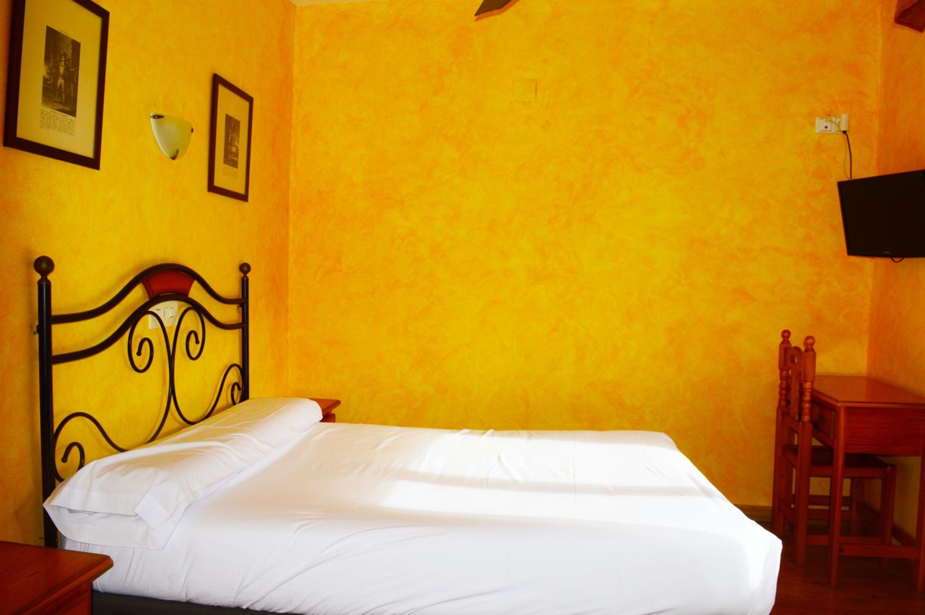 Double Room - Photo 9