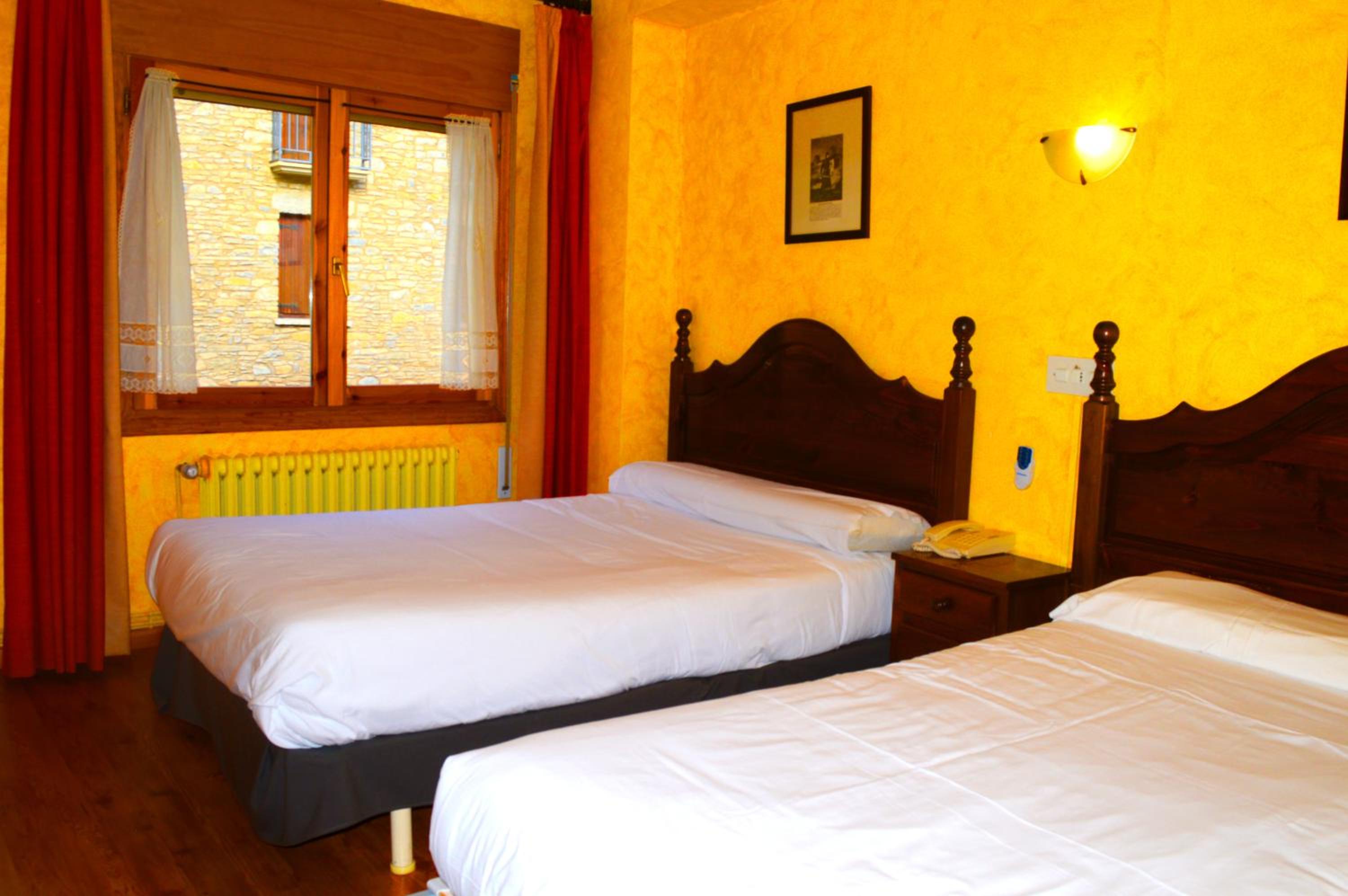 Twin Room - Photo 1