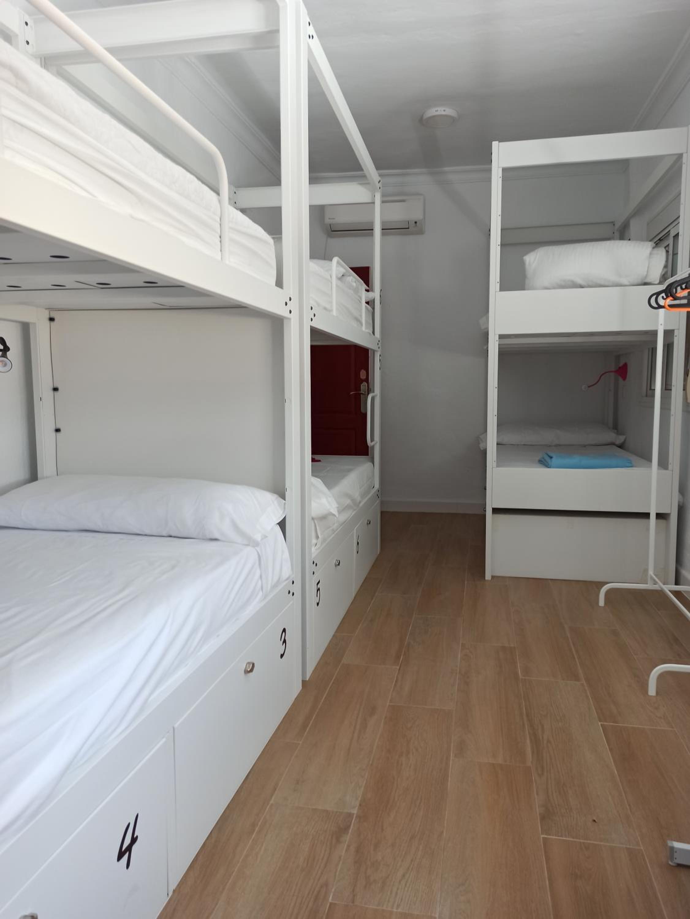 Litera en habitación compartida de mujeres