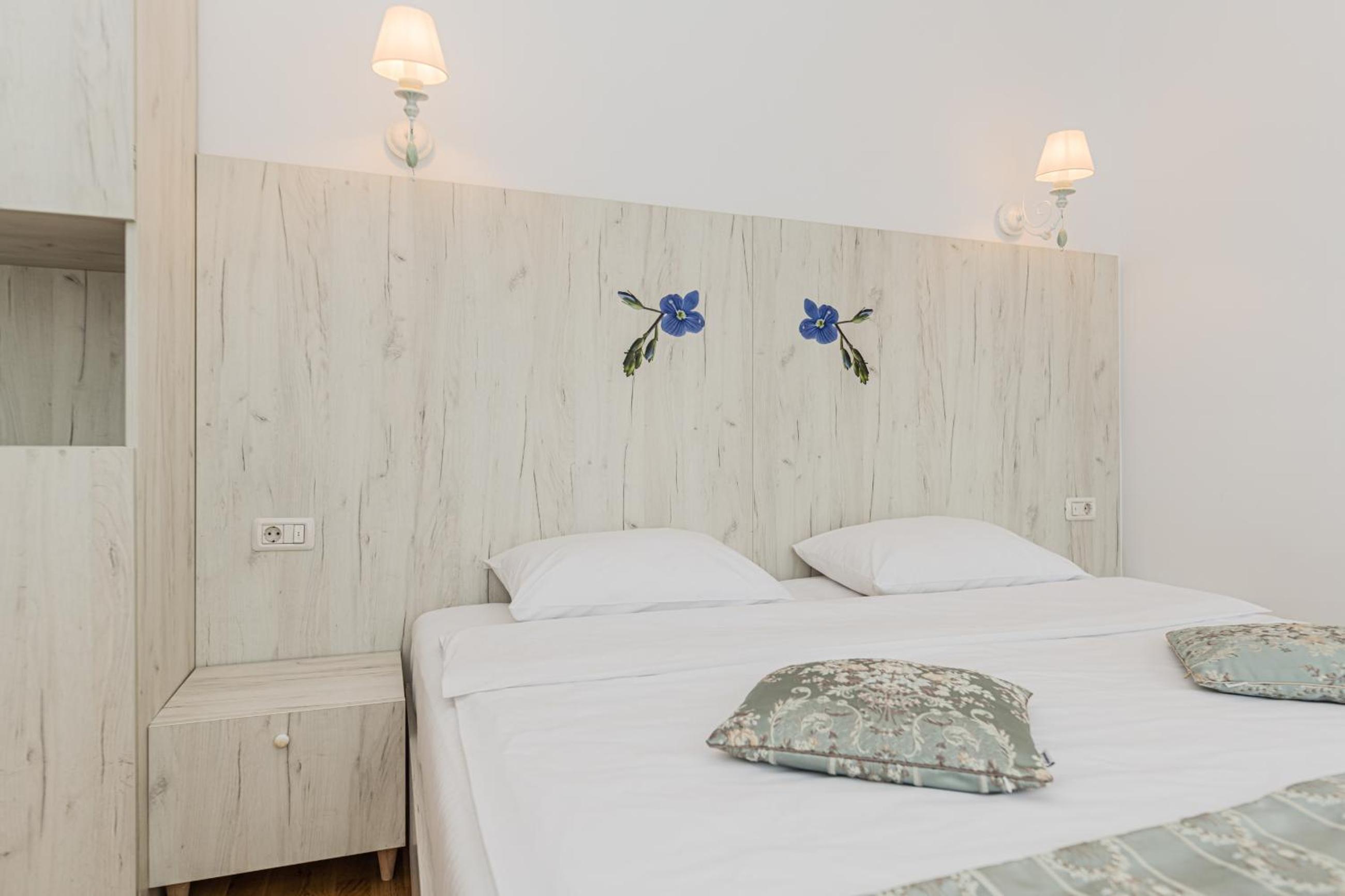 Double or Twin Room with Balcony photo 3