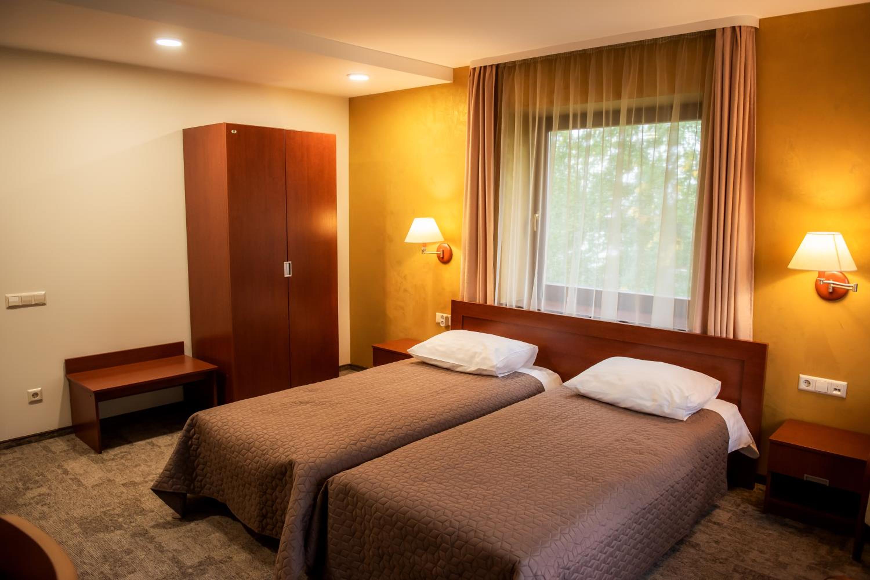 Twin Room - Photo 6