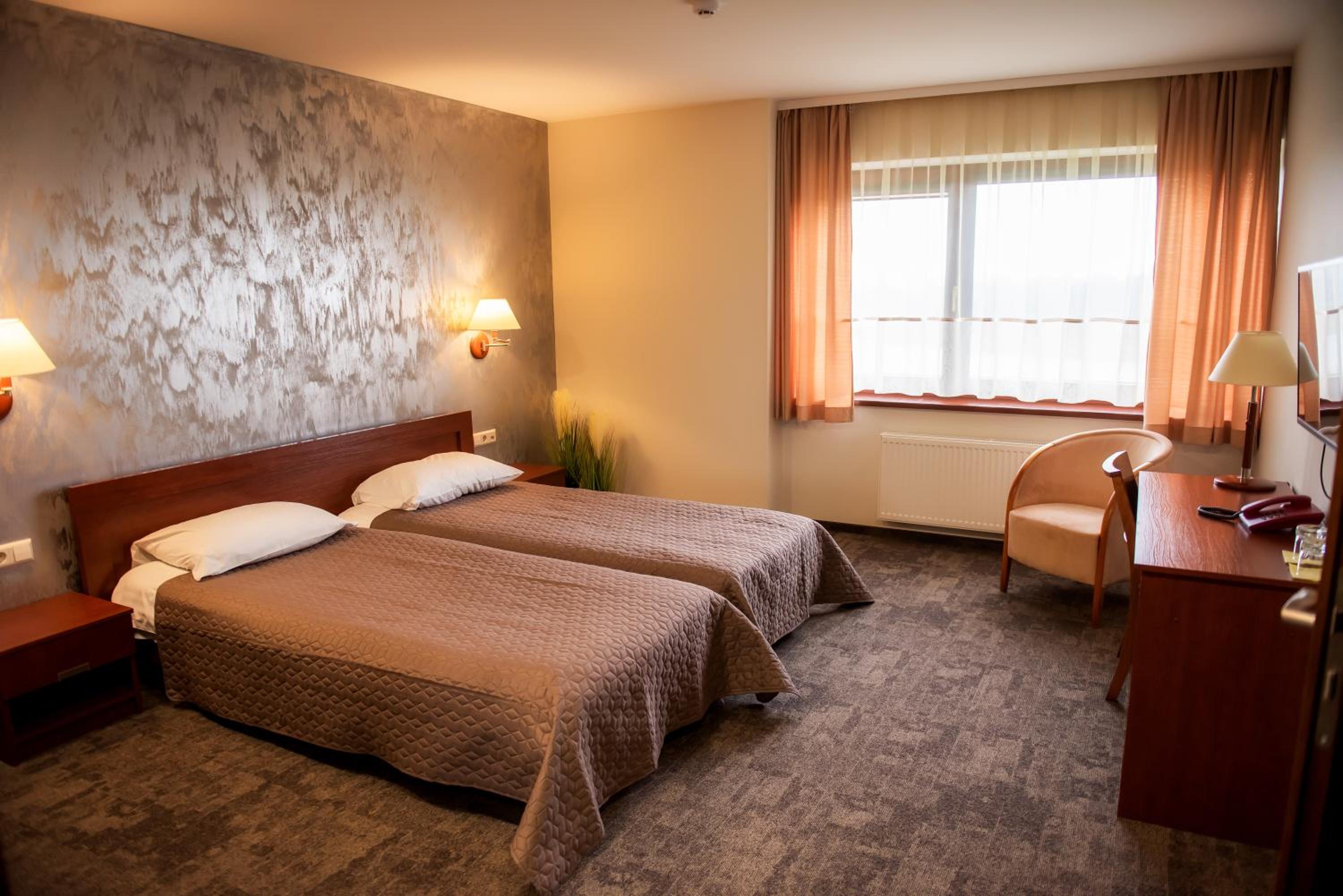 Twin Room - Photo 3