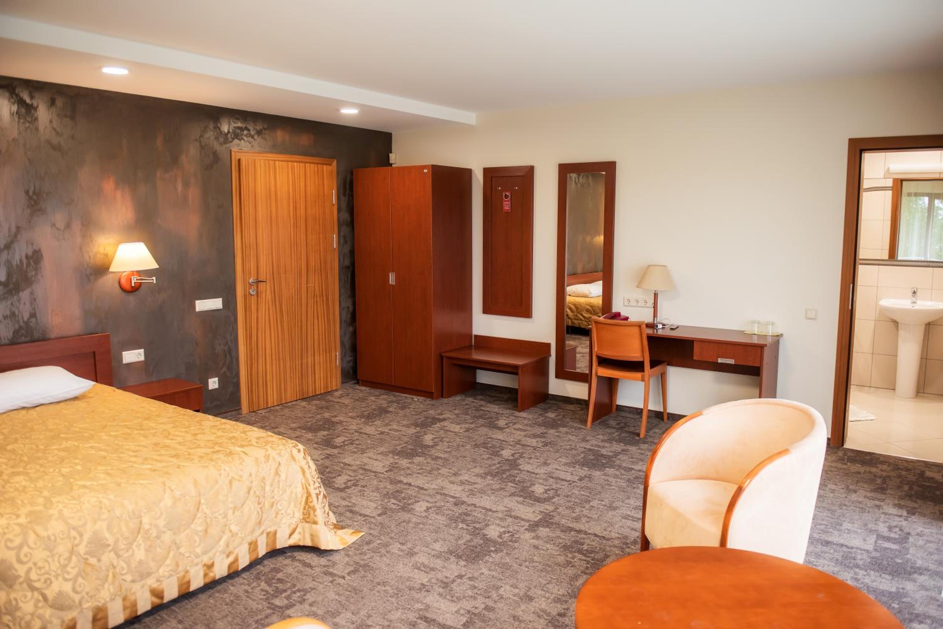 Double Room - Photo 6
