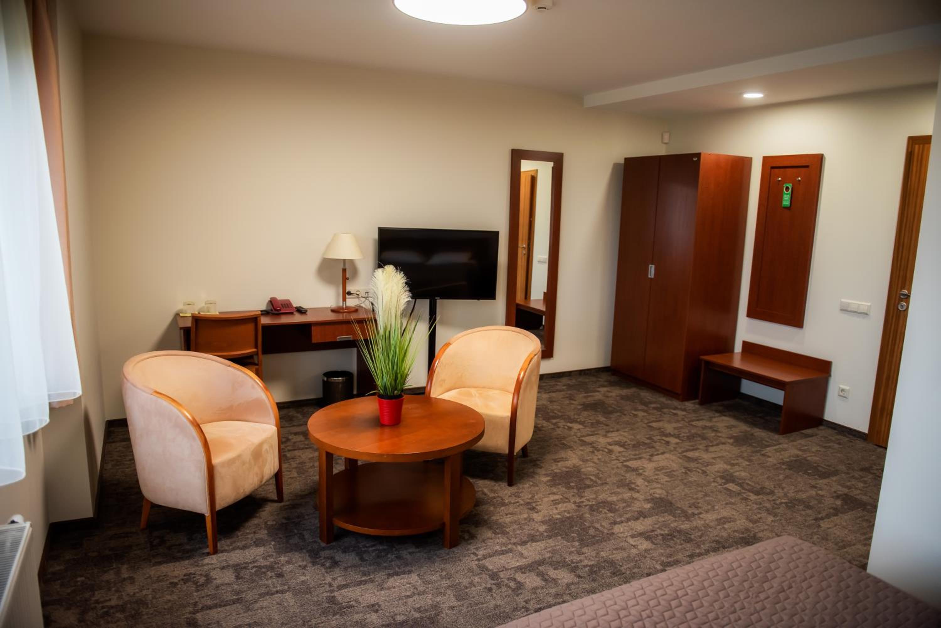 Double Room - Photo 10