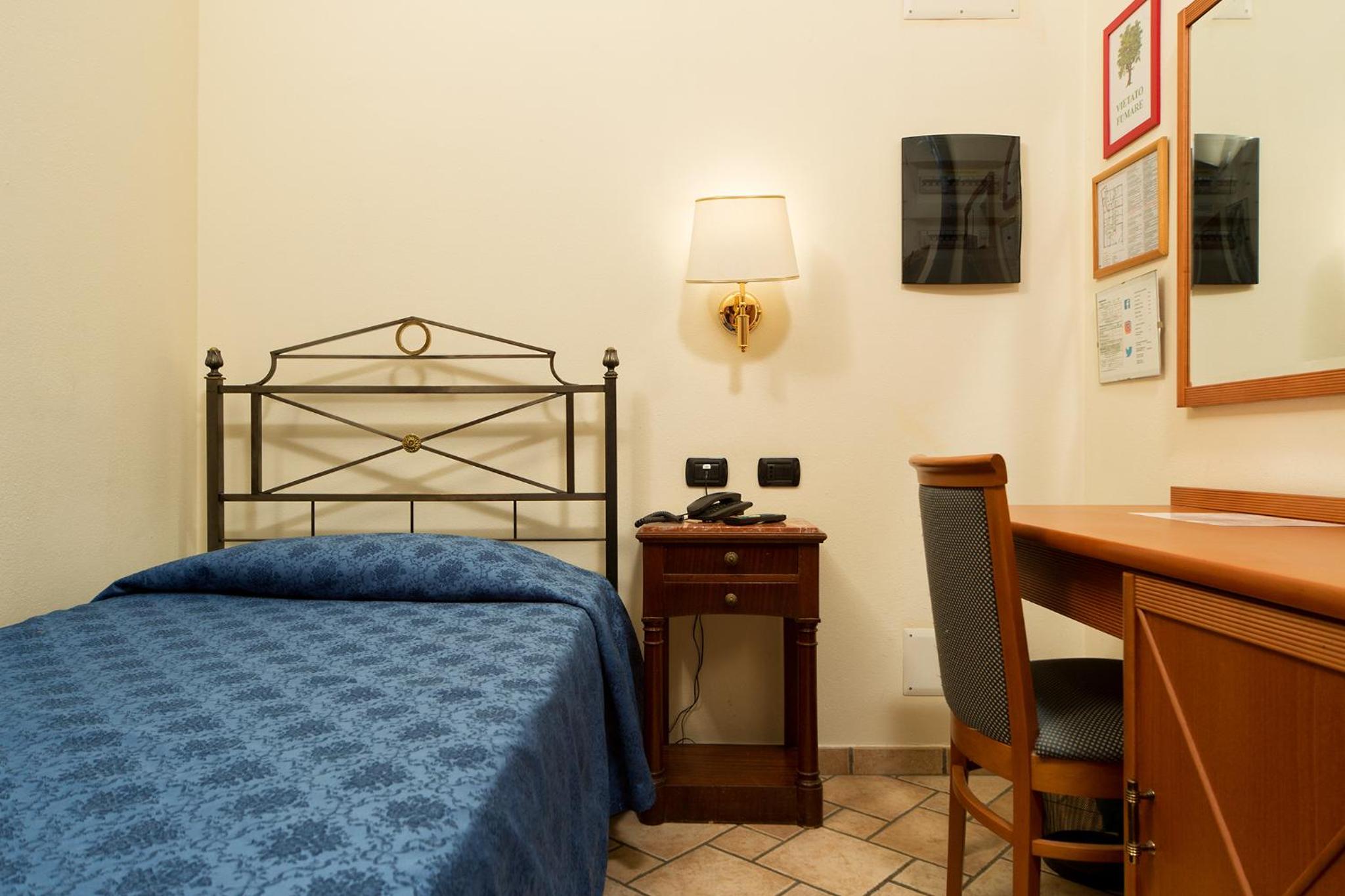 Single Room photo 3
