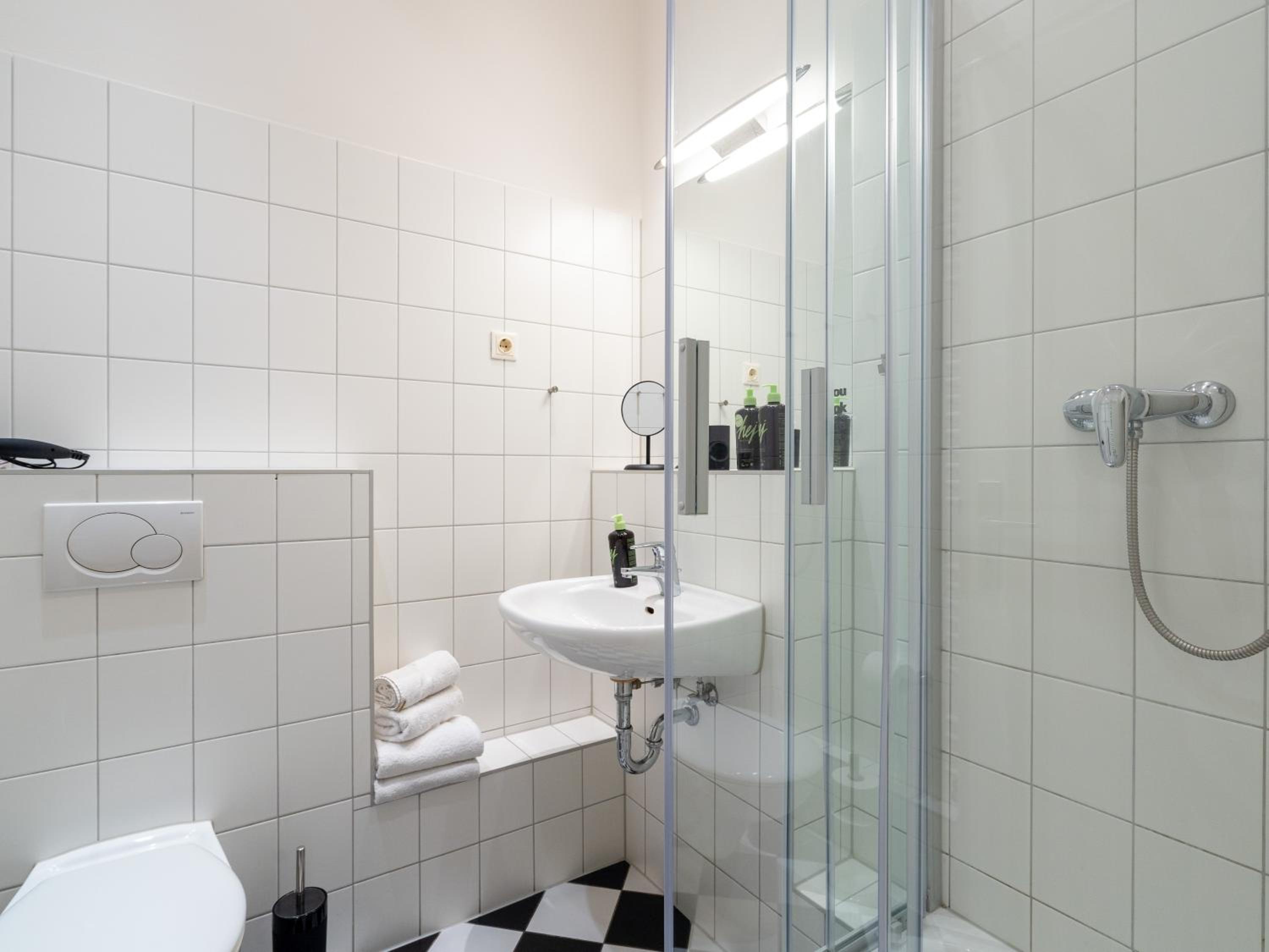 Suite S photo 2