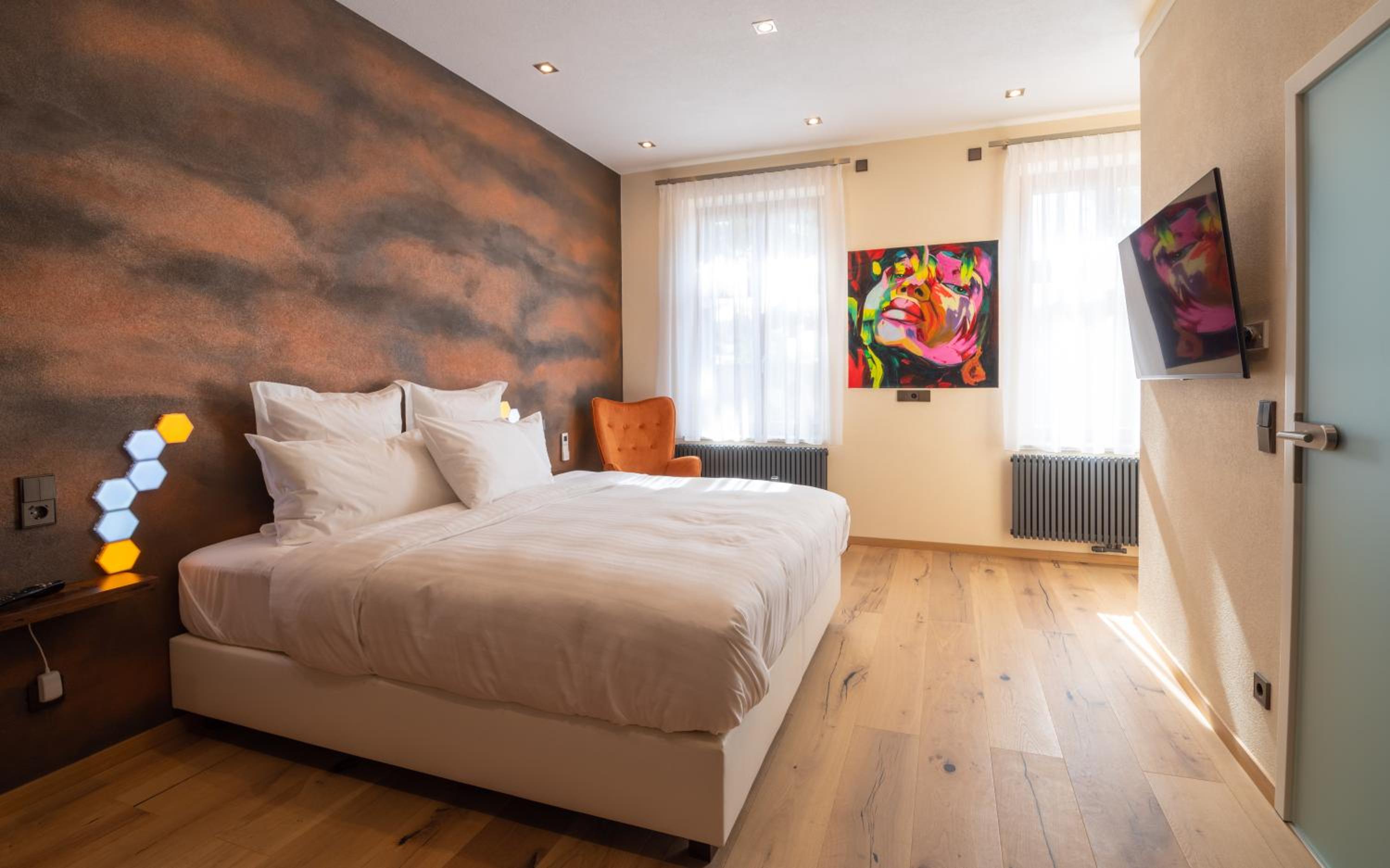 Deluxe King Room - Photo 2