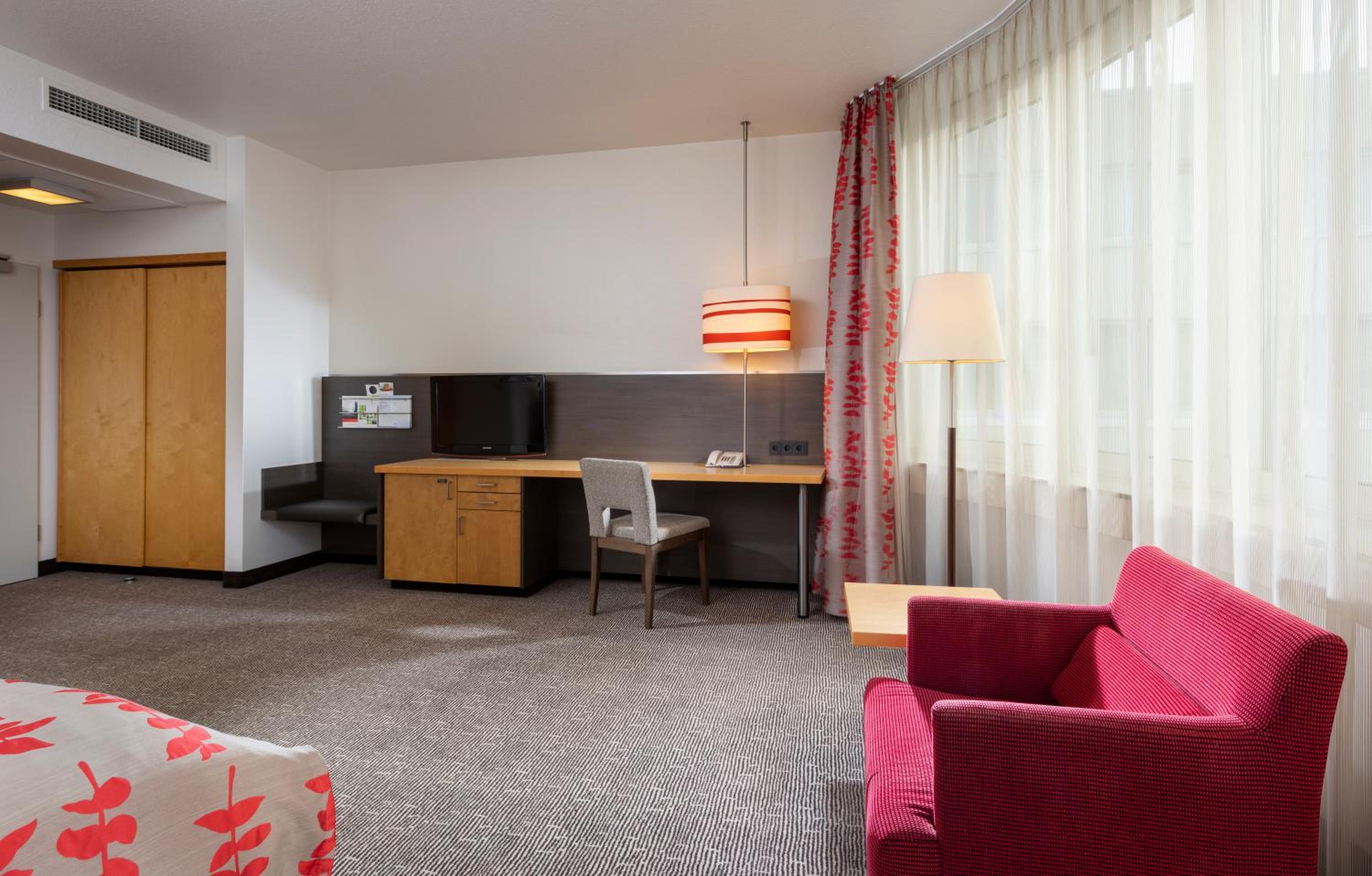 One-Bedroom Suite with Sofa Bed - Photo 12