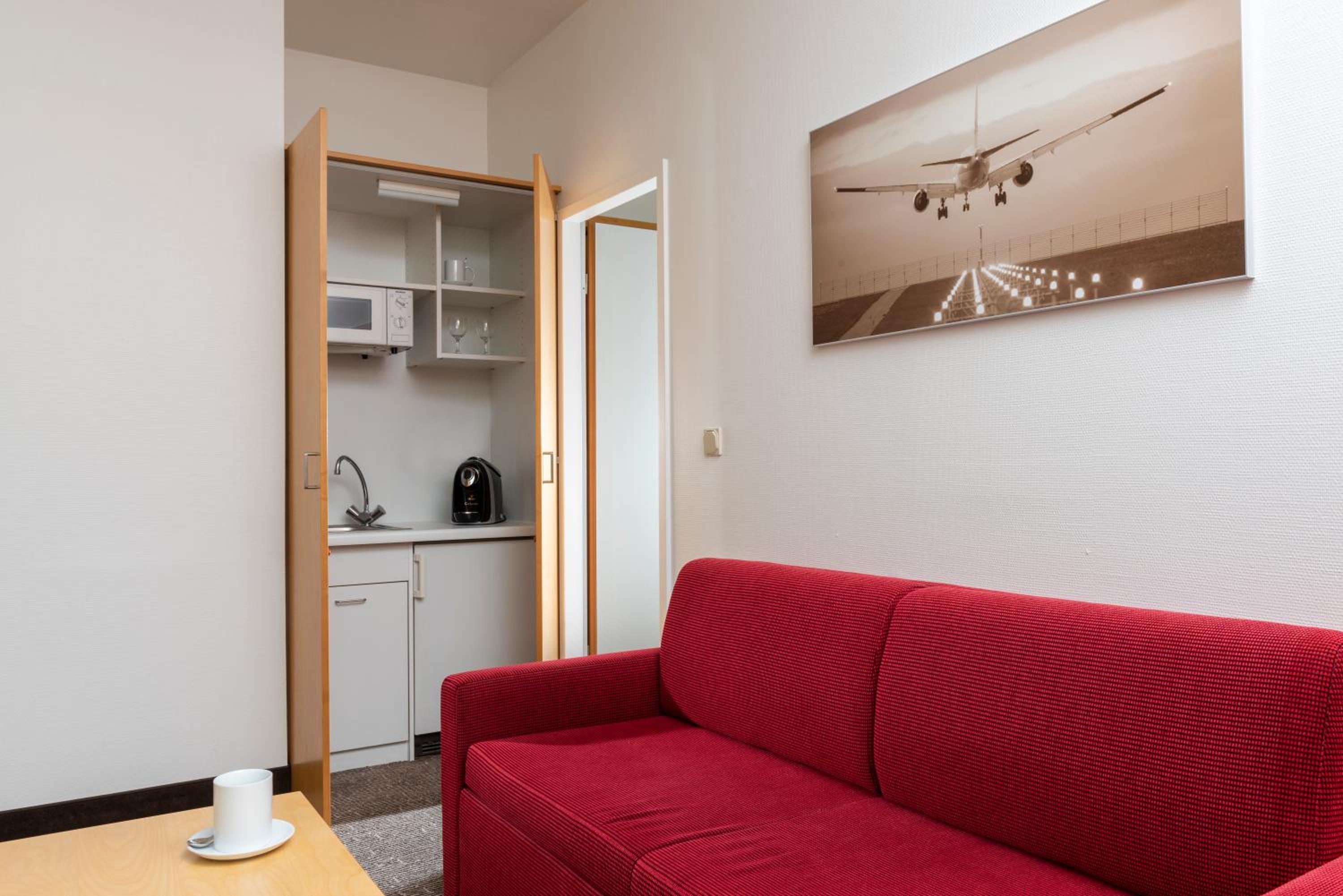 One-Bedroom Suite - Photo 5