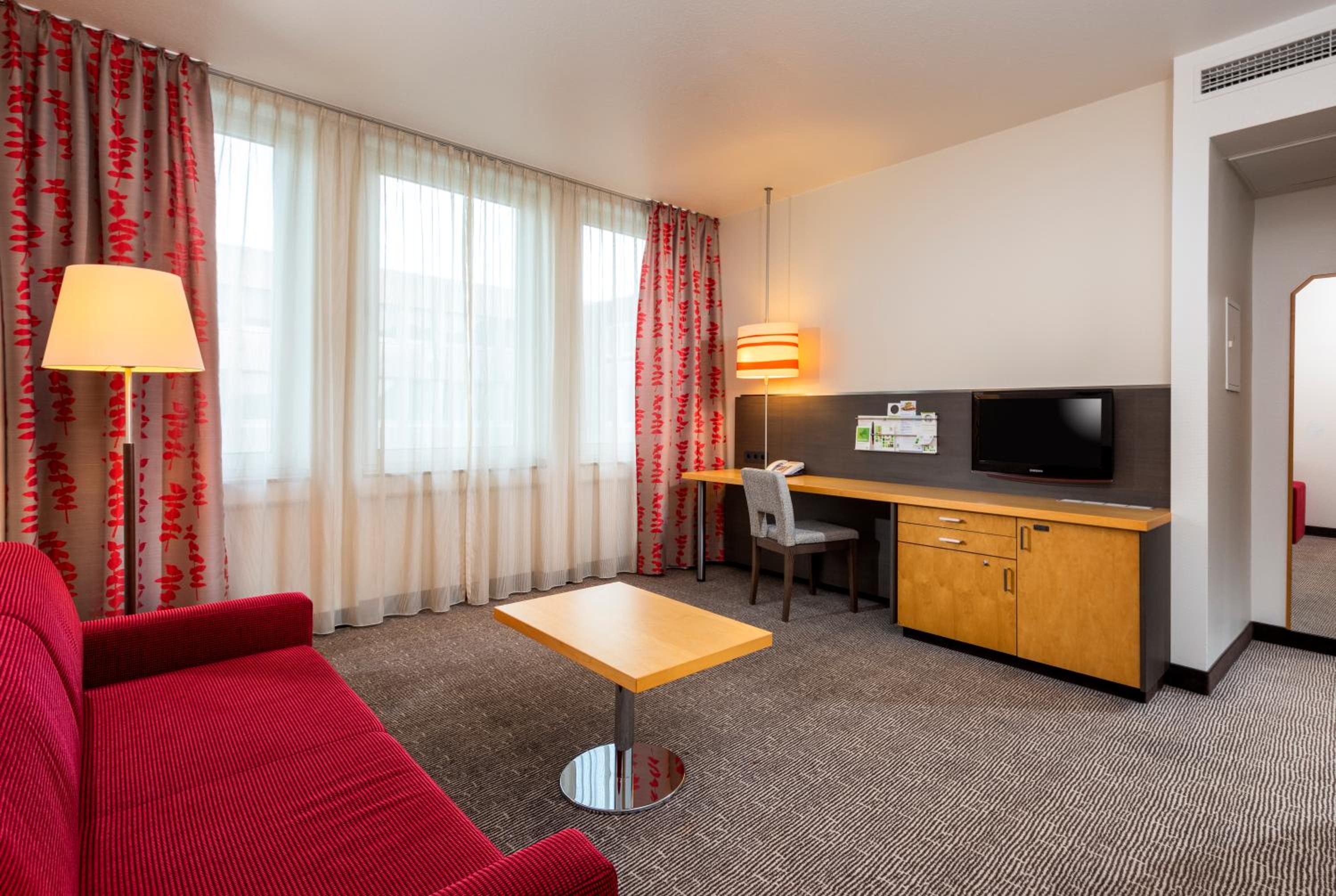 One-Bedroom Suite with Sofa Bed - Photo 7