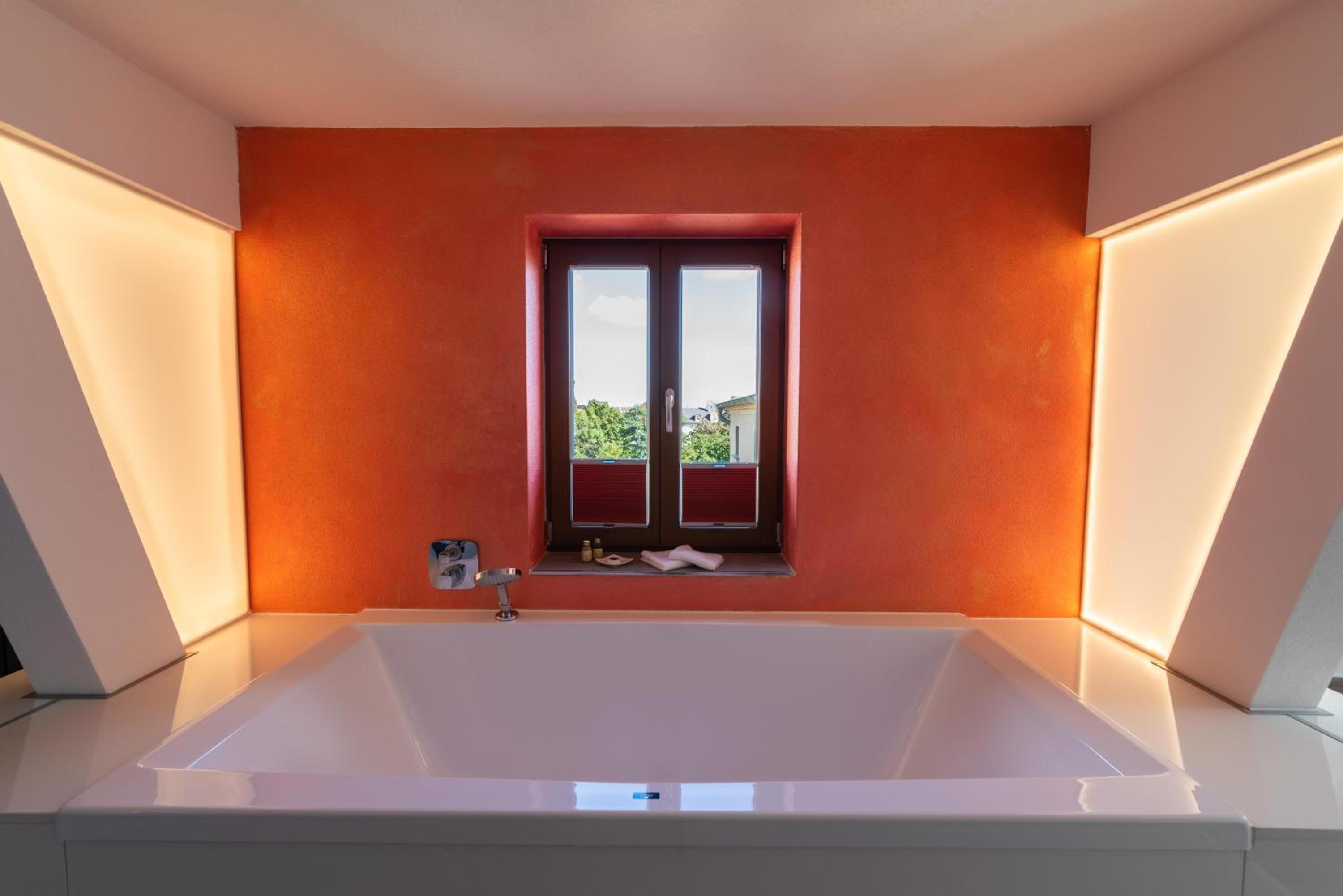 Deluxe King Suite - Photo 2
