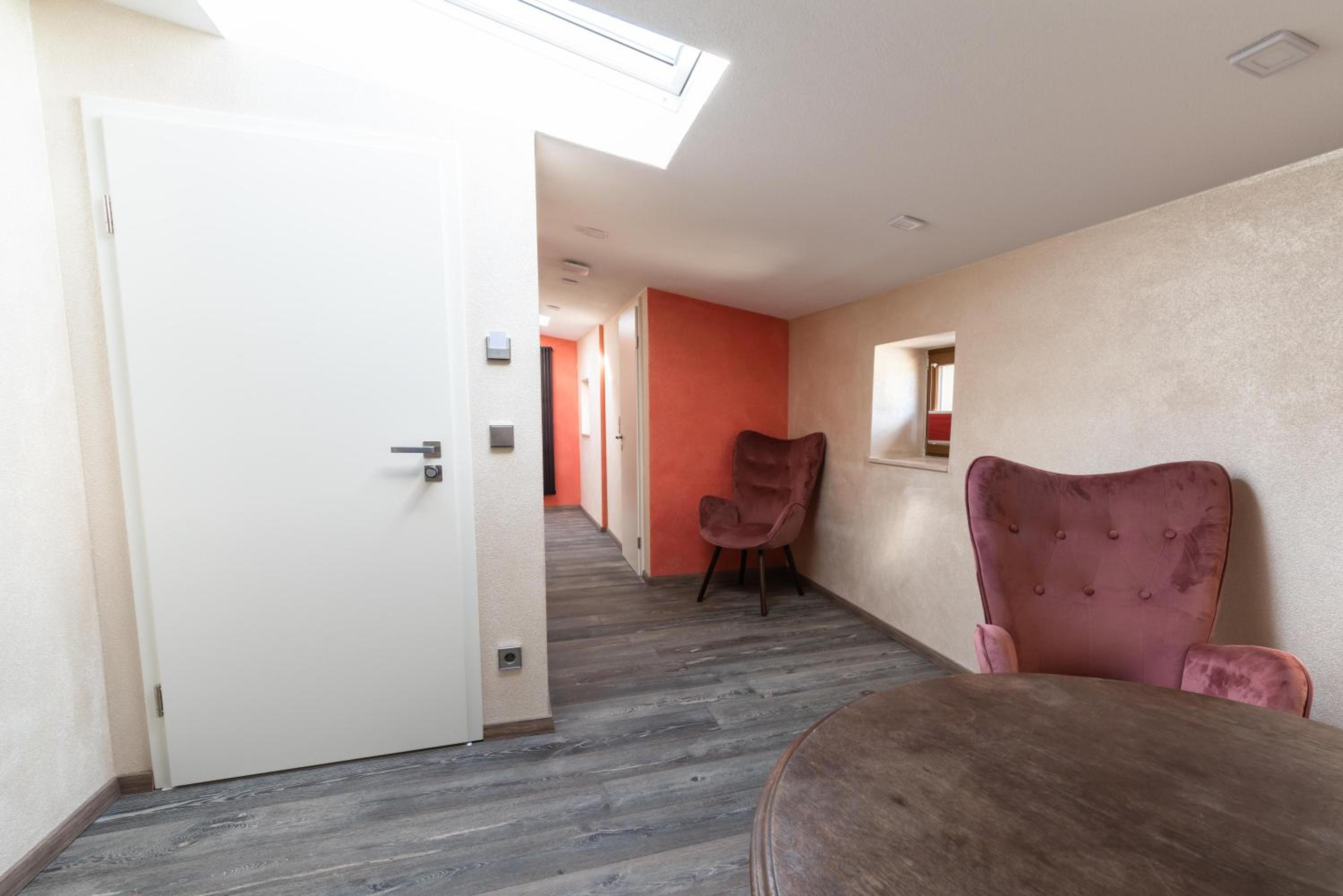 Deluxe King Suite - Photo 5
