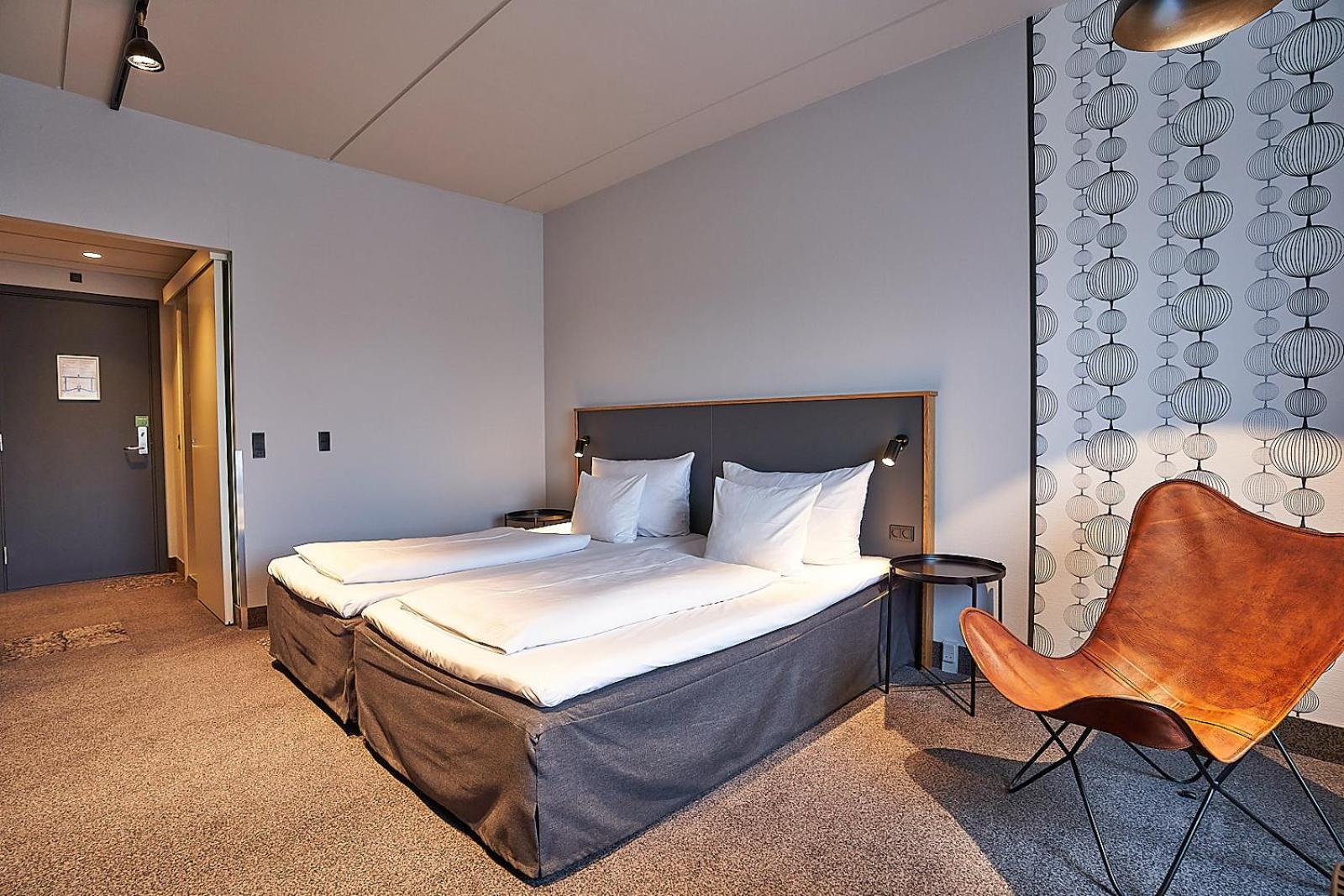 Standard Twin Room thumbnail 5