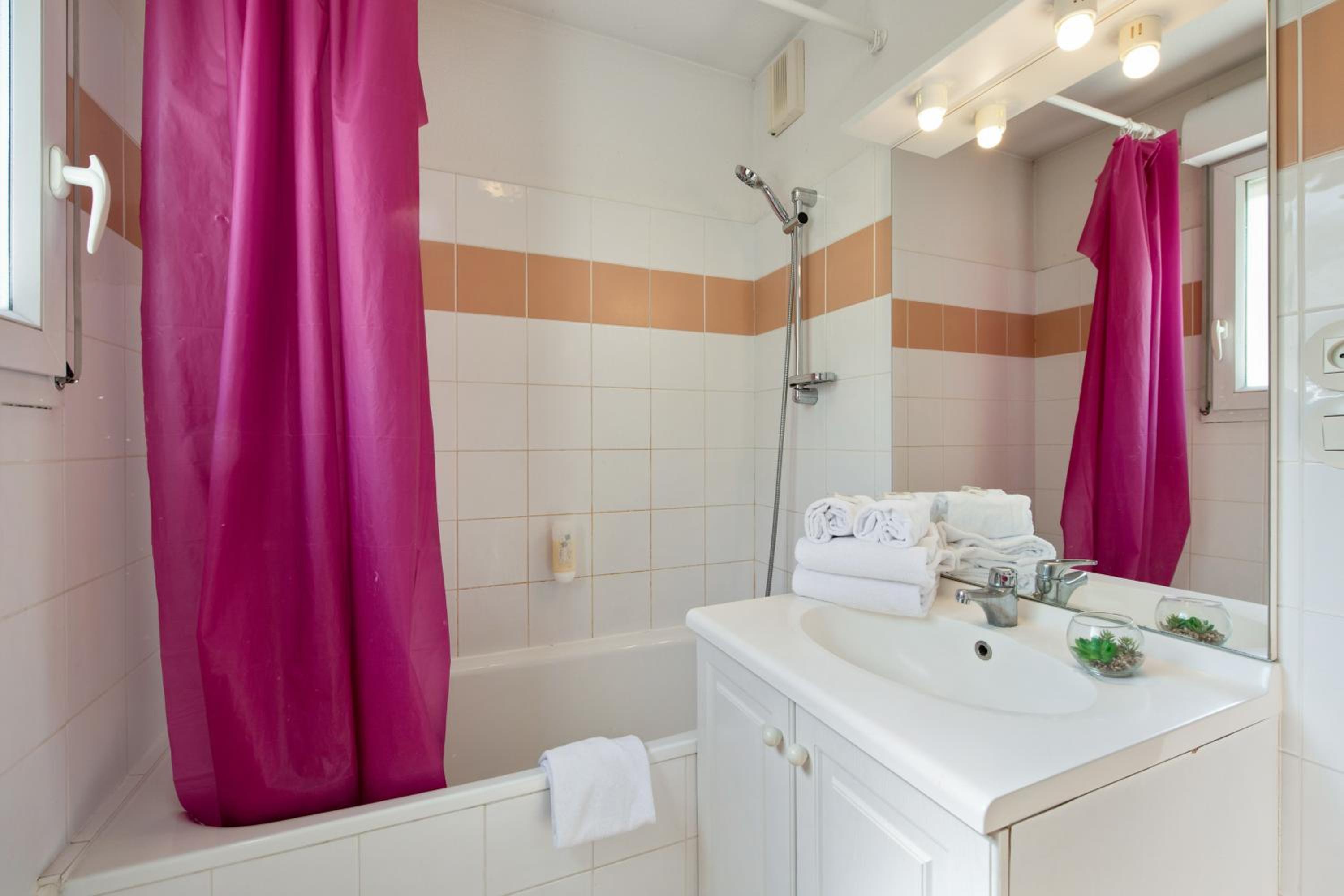 One Bedroom Apartment - Photo 6