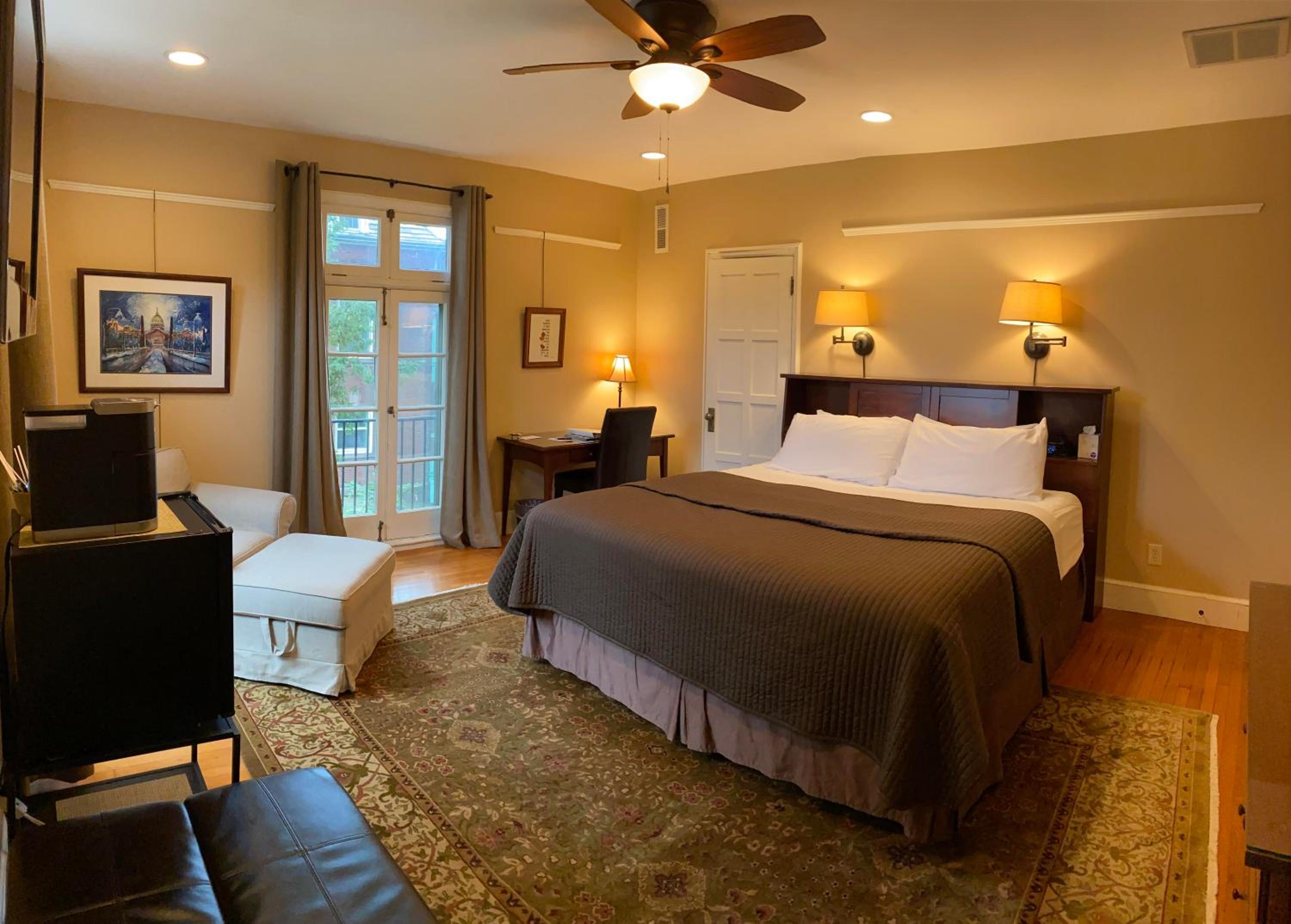 Standard King Room photo 2