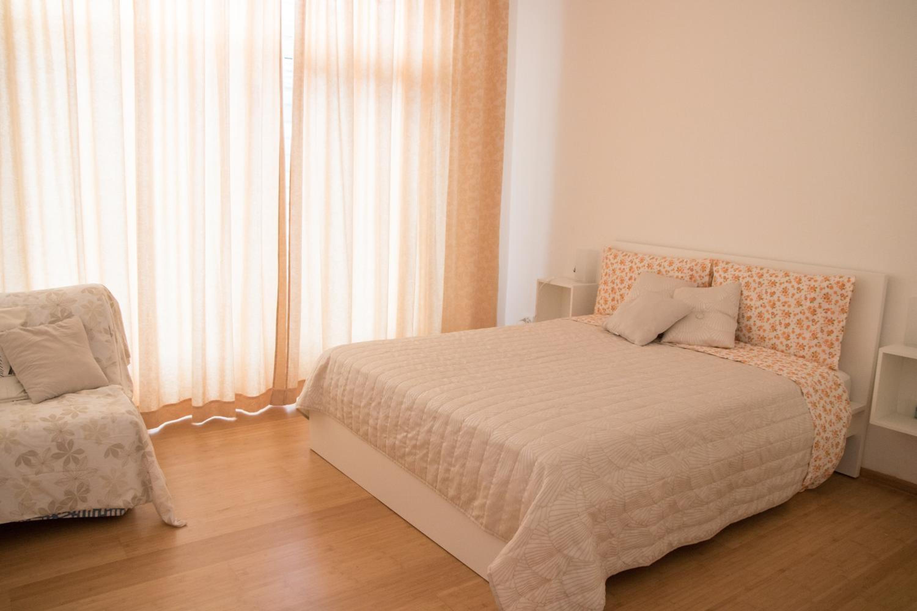 One-Bedroom Apartment - Photo 12