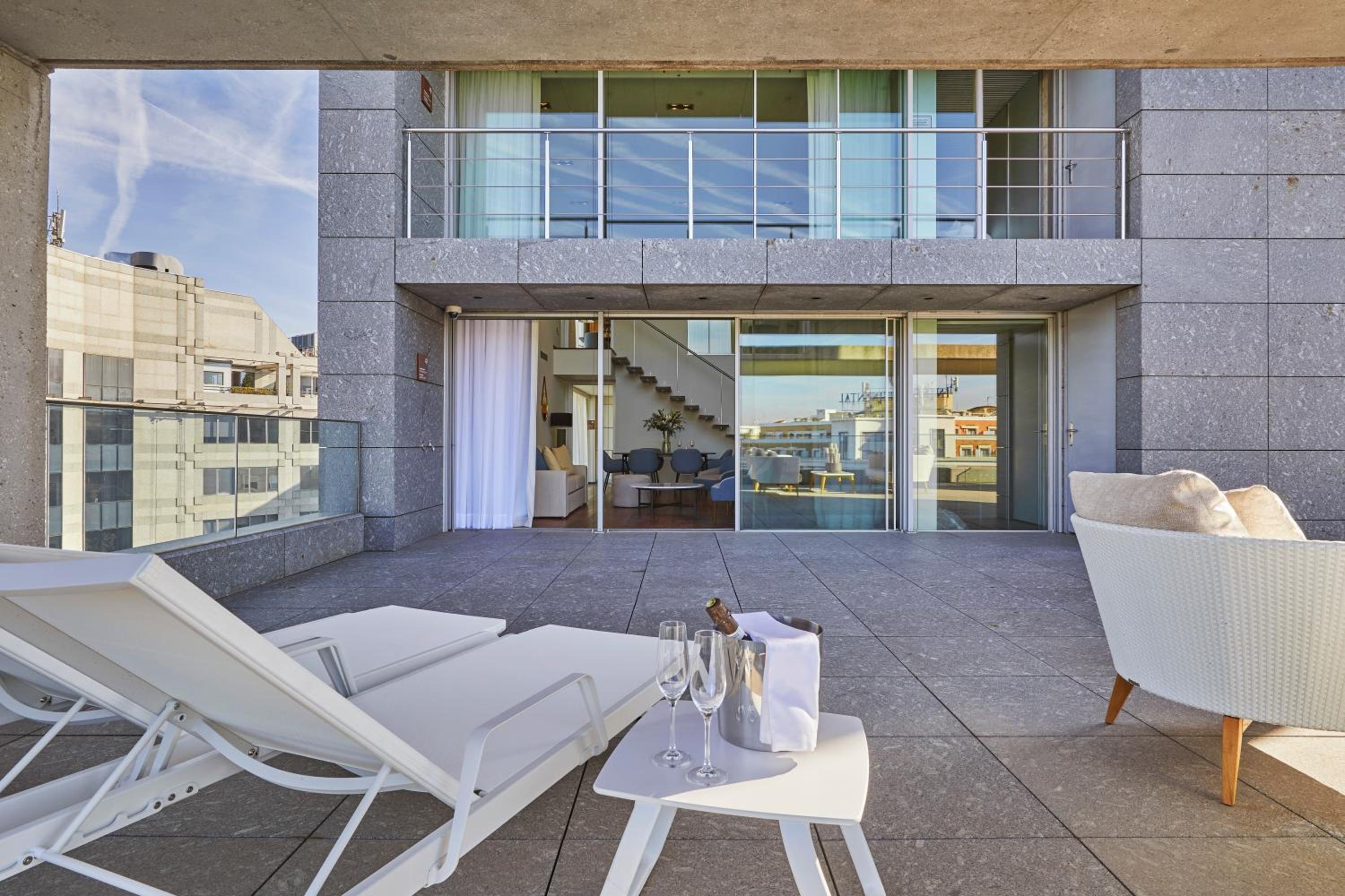 Two-Bedroom Duplex Apartment thumbnail 5