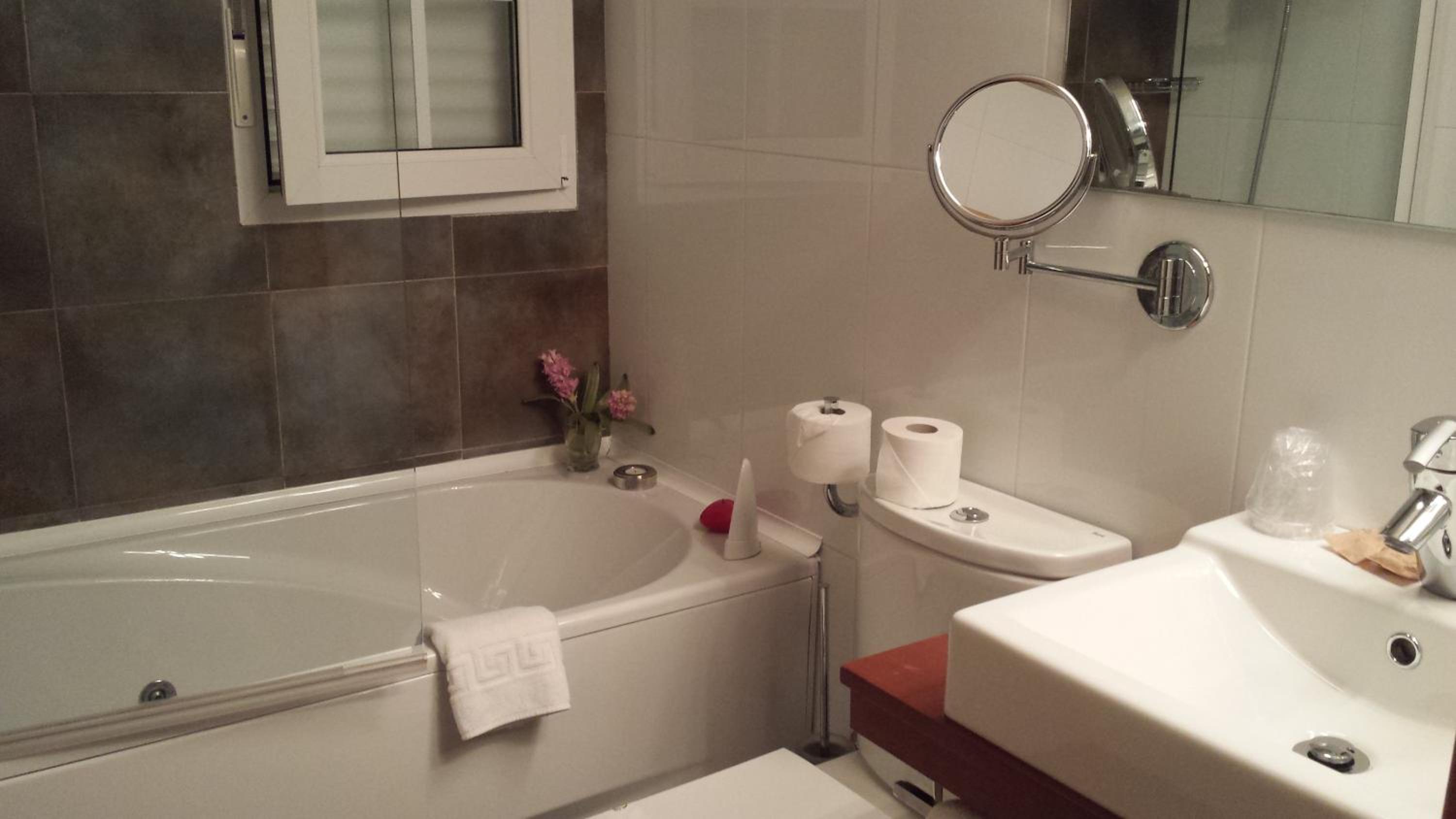 Double or Twin Room - Photo 5