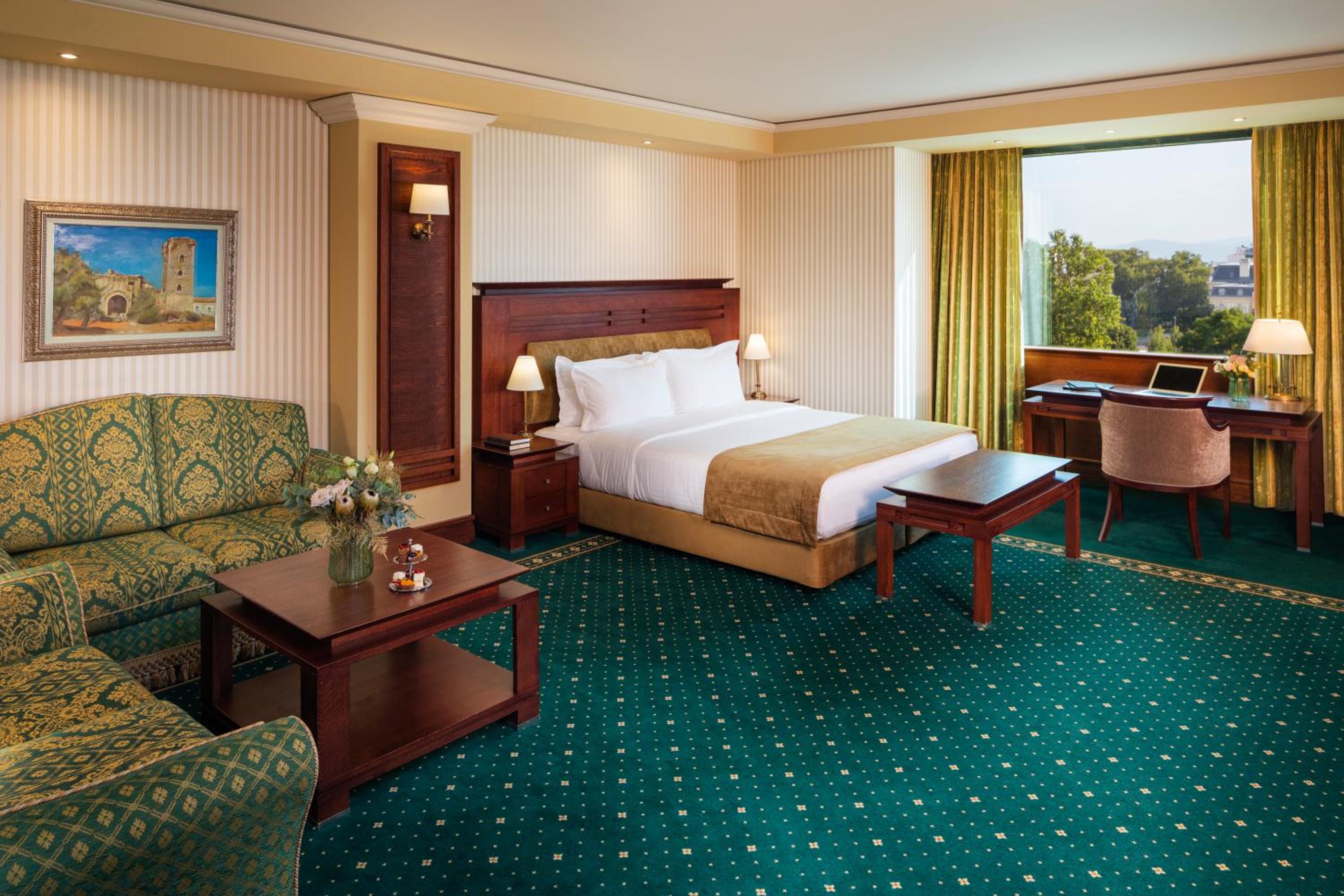 Executive Room with Views to the City or to the National Theater