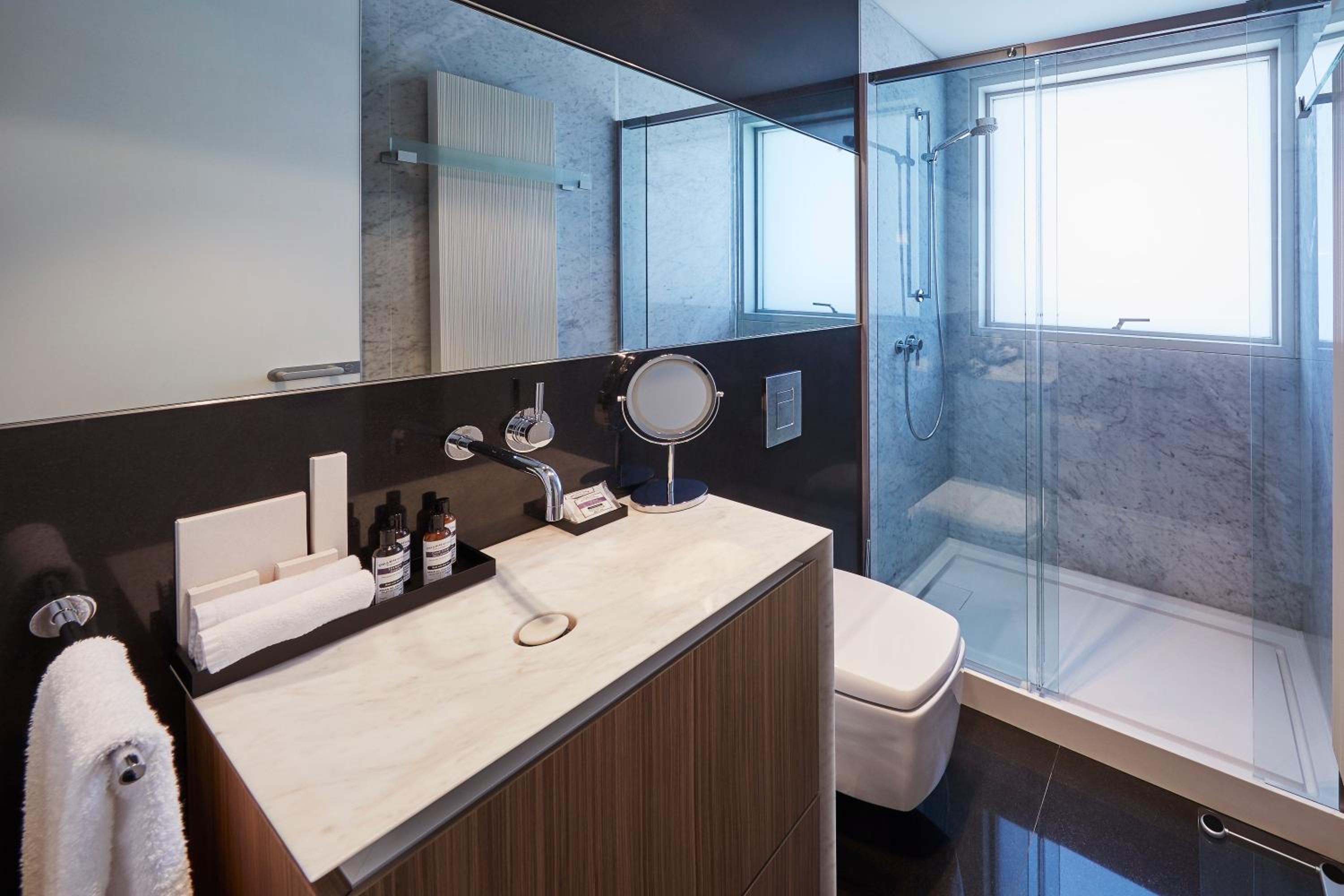 One-Bedroom Apartment thumbnail 6