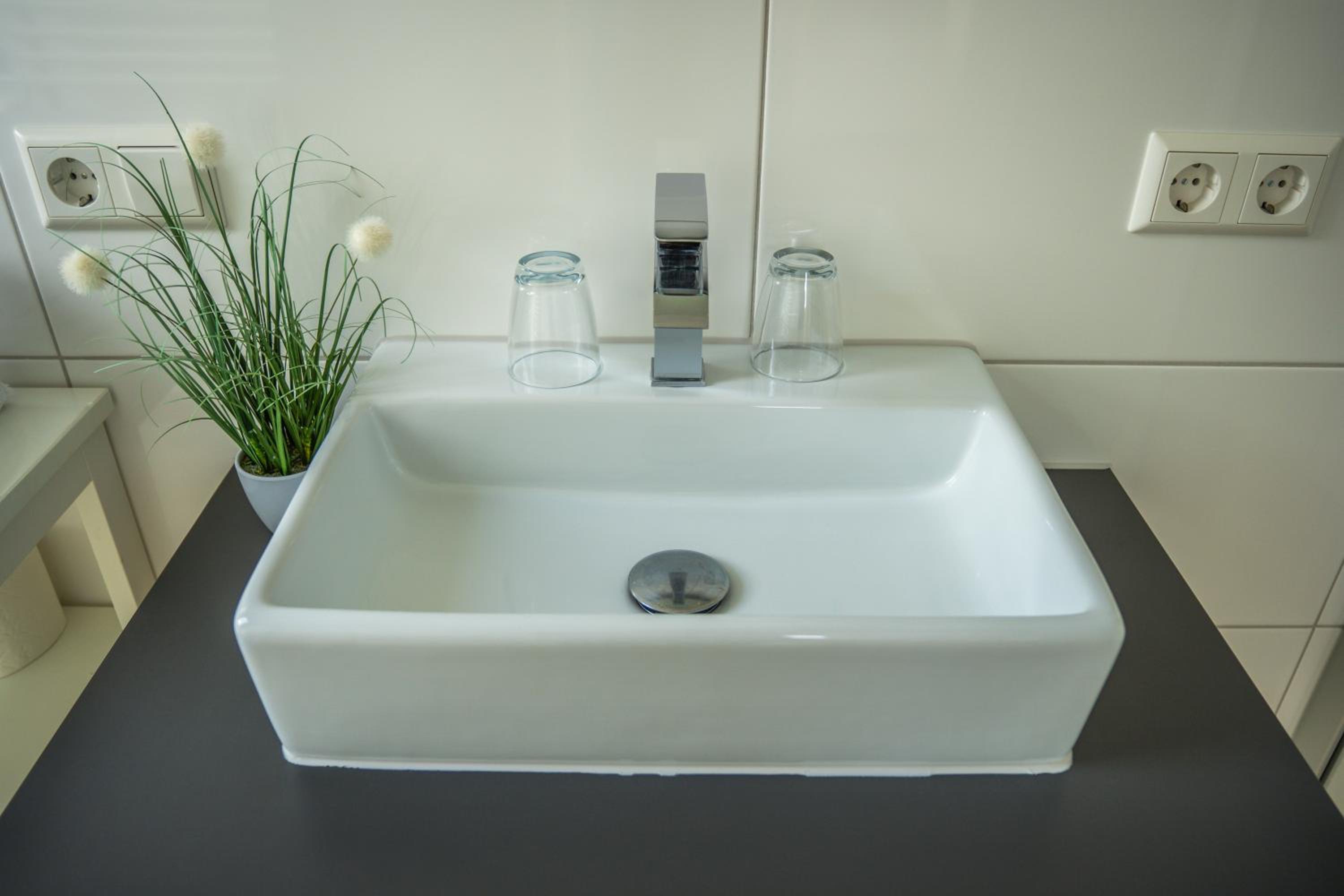 Small studio with kitchenette - Photo 7