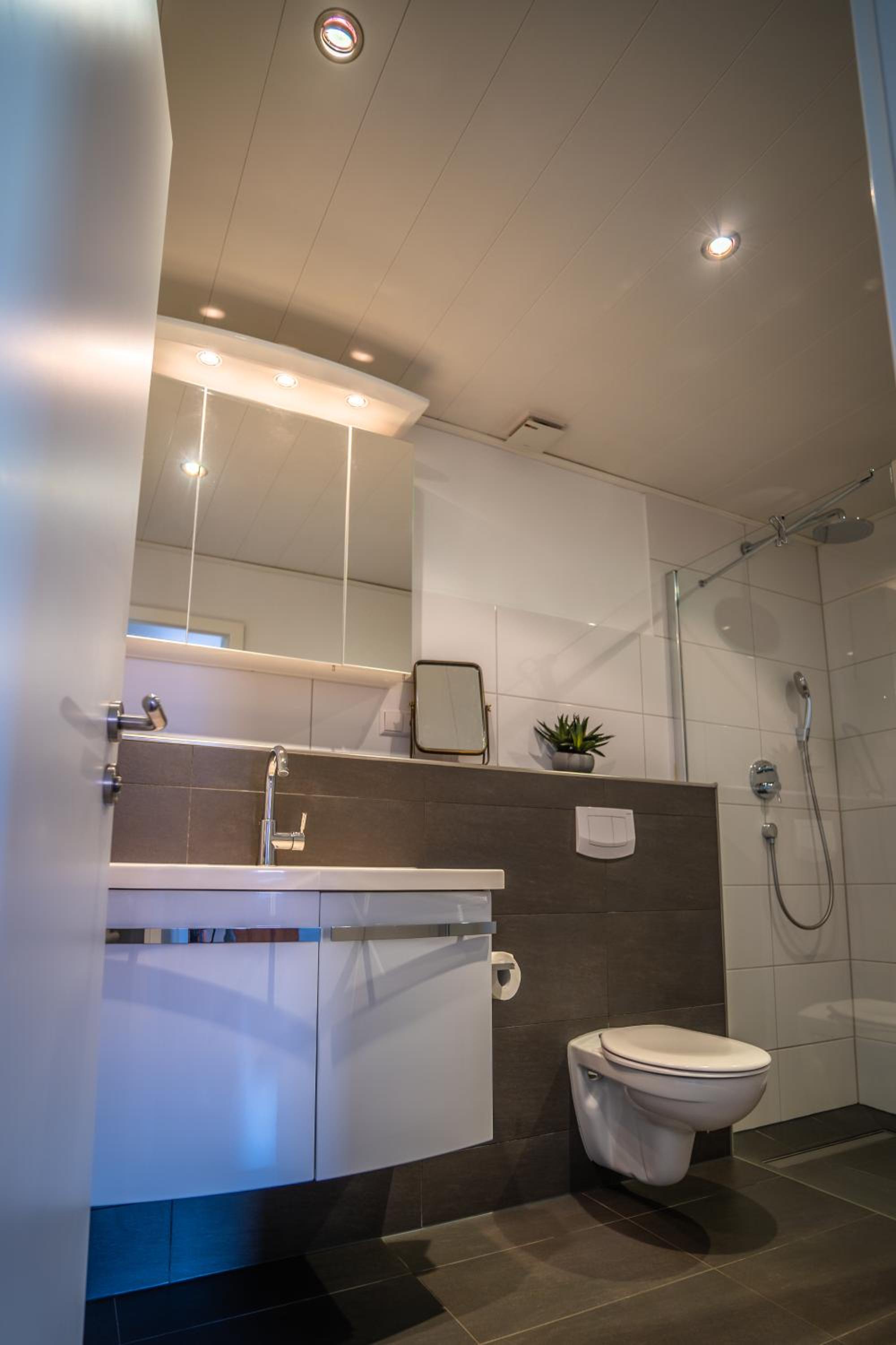 Deluxe Double Room with Balcony - Photo 23