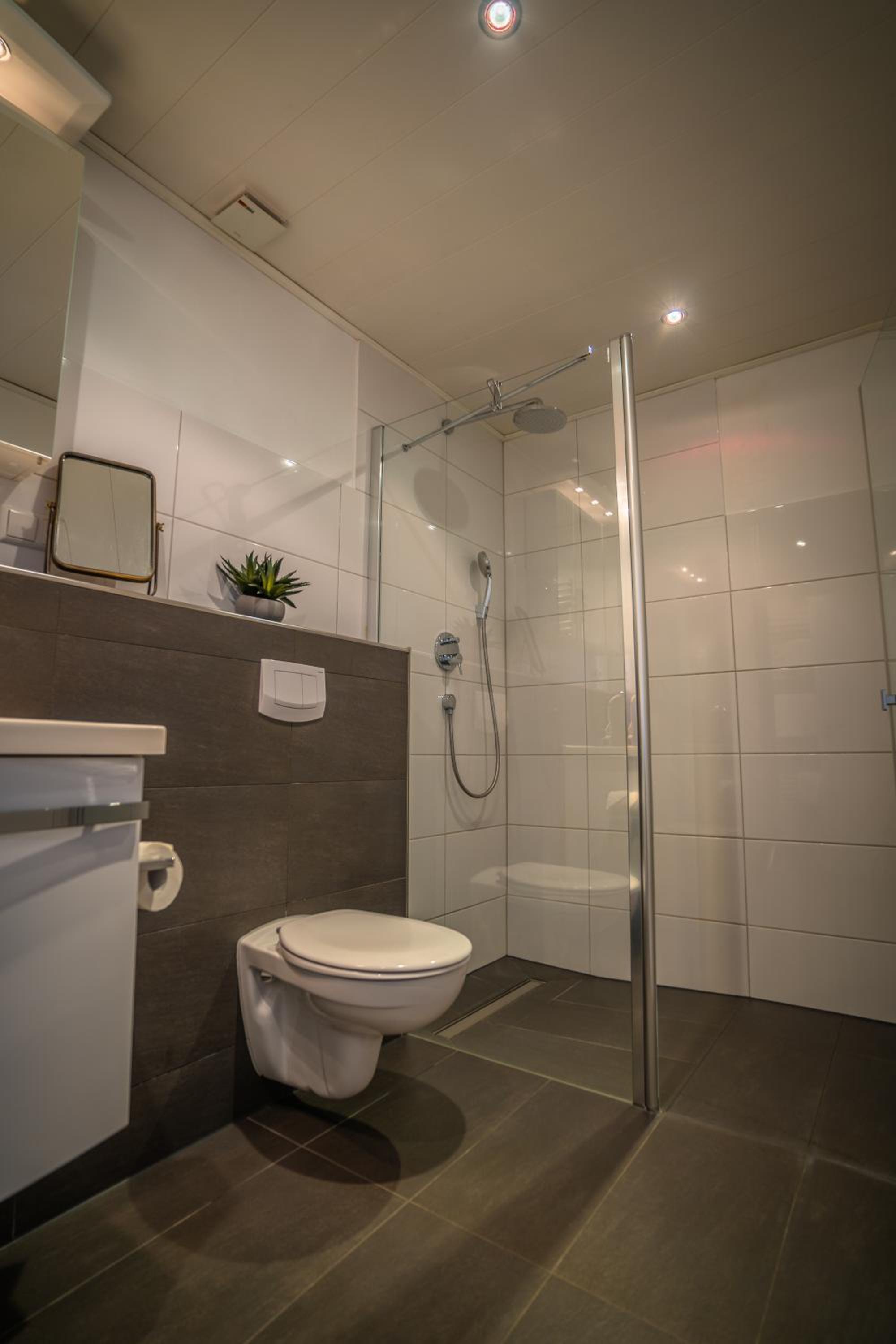 Deluxe Double Room with Balcony - Photo 14