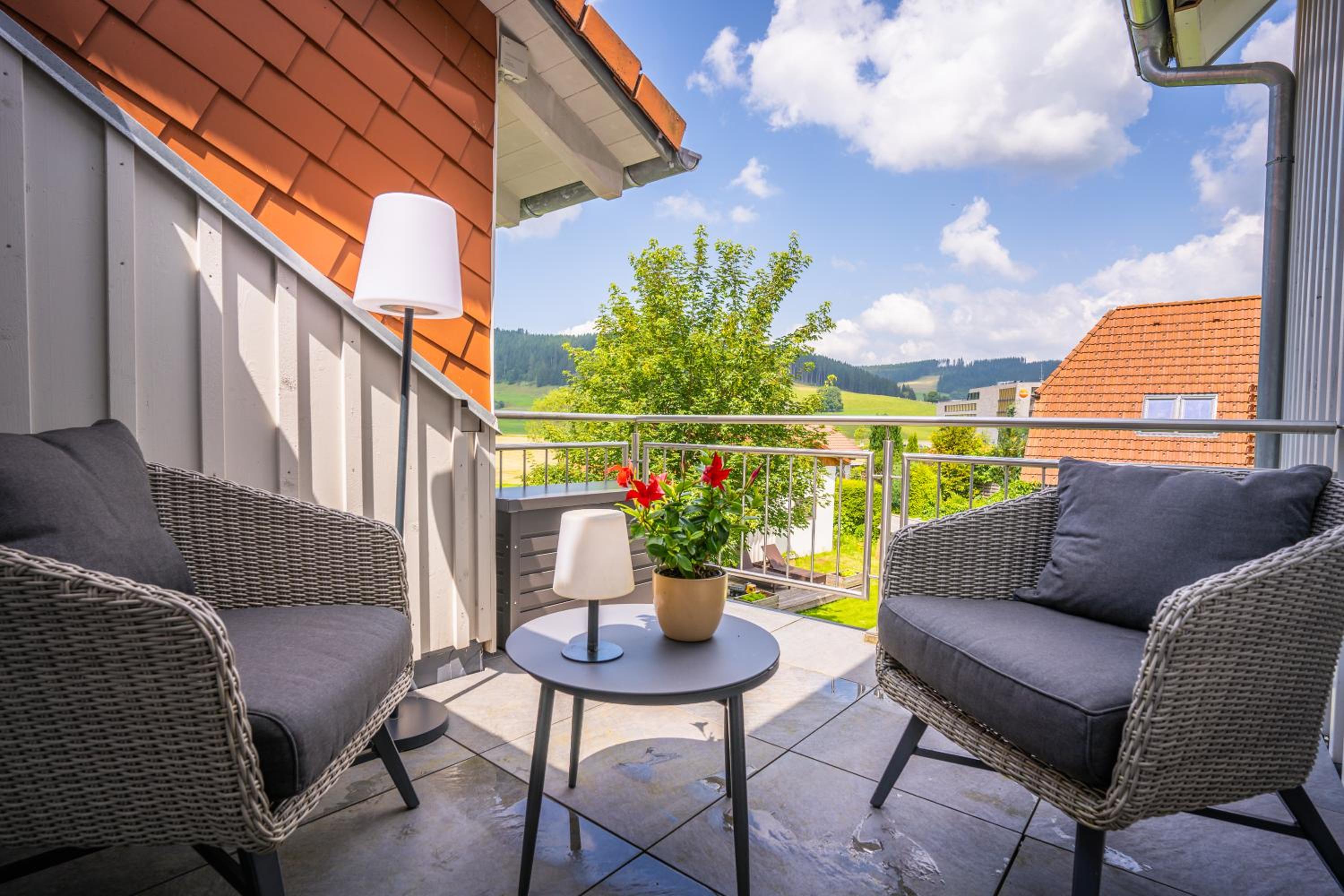 Deluxe Double Room with Balcony - Photo 13