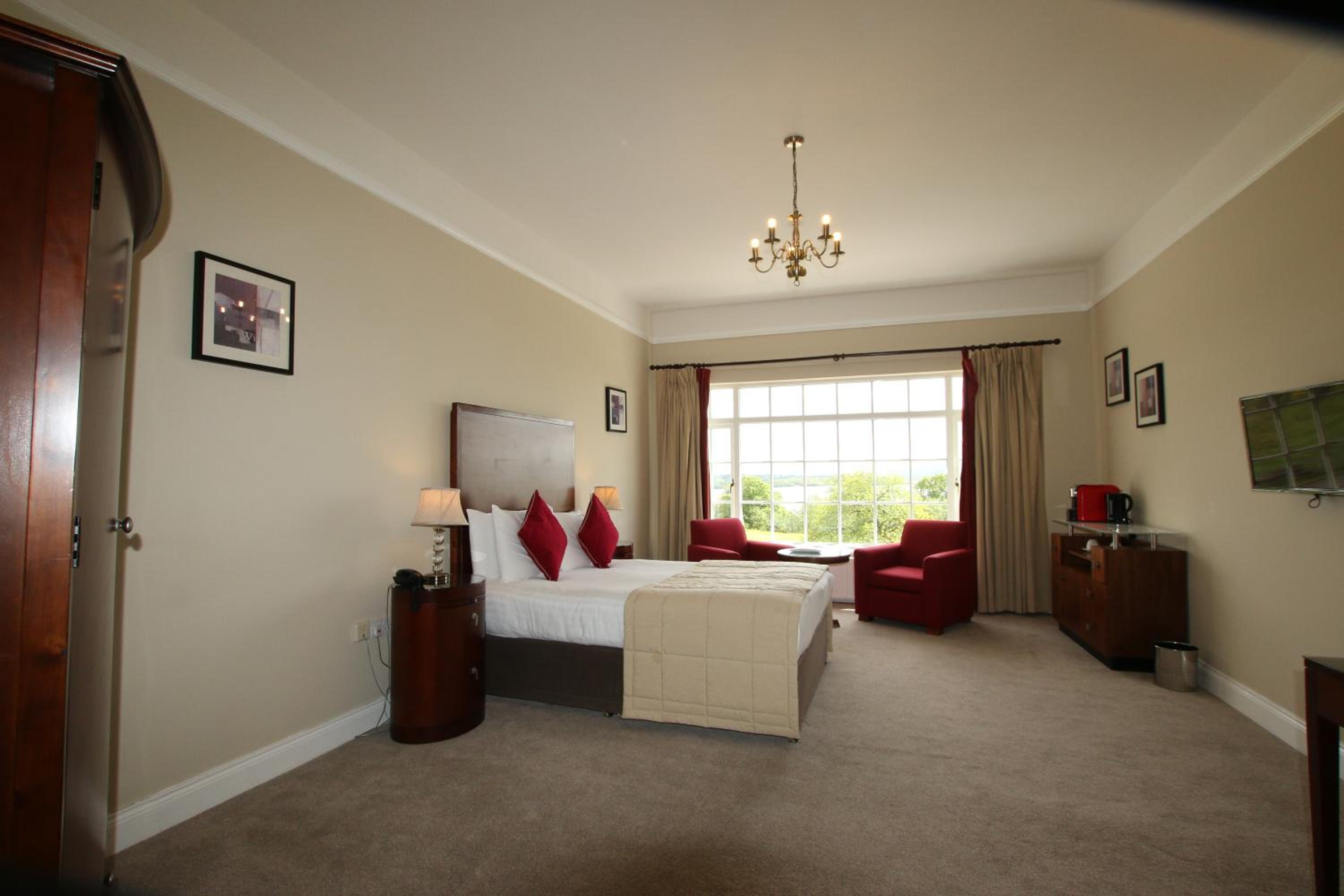 Double or Twin Room with Lake View photo 1