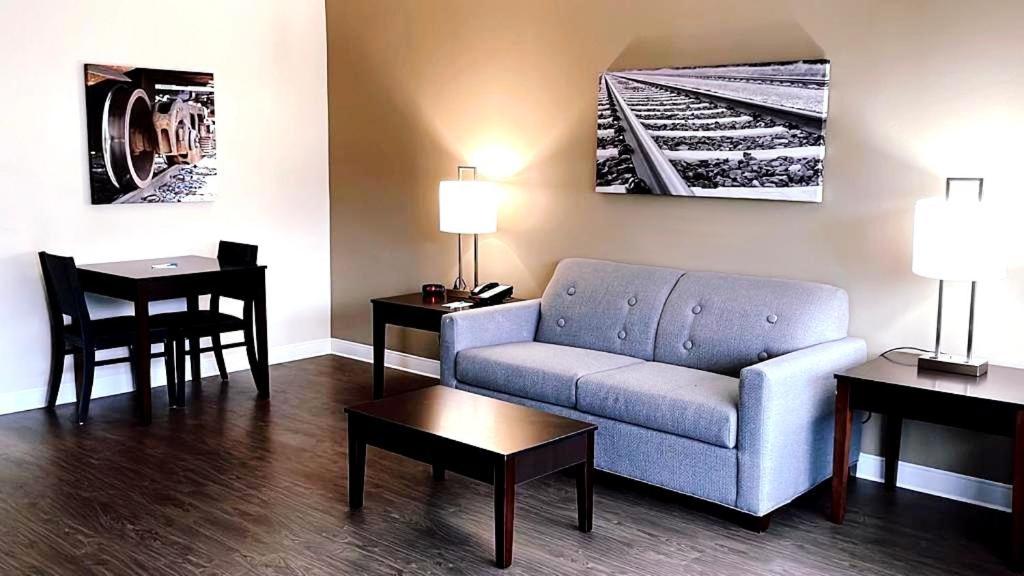 King Suite - Non Smoking - Photo 1