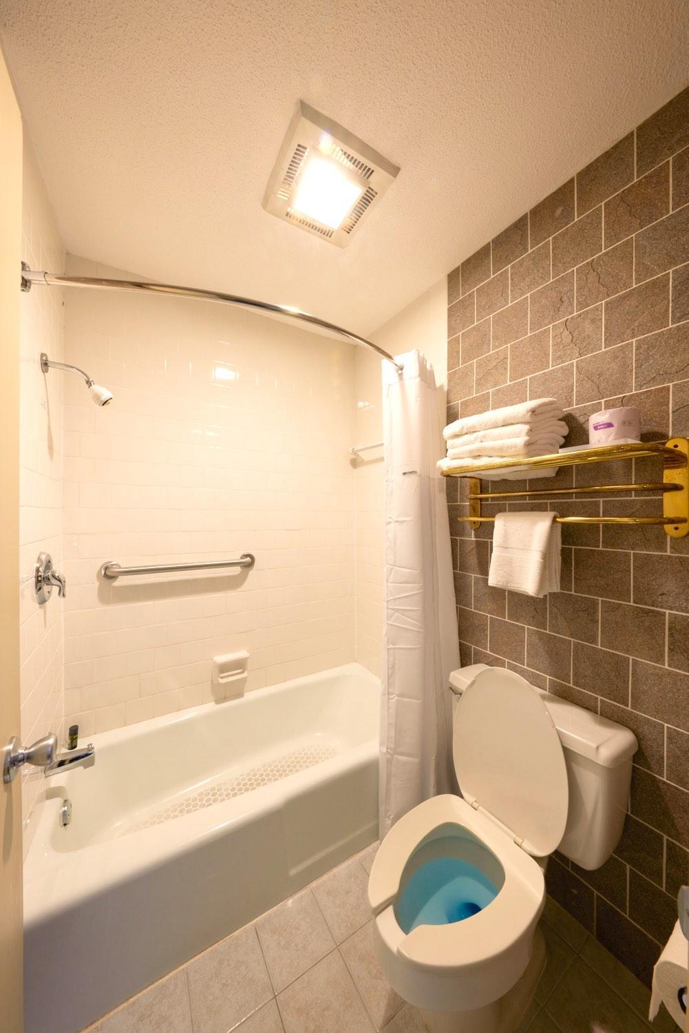 Deluxe Two Double Beds - Non-Smoking - Photo 13