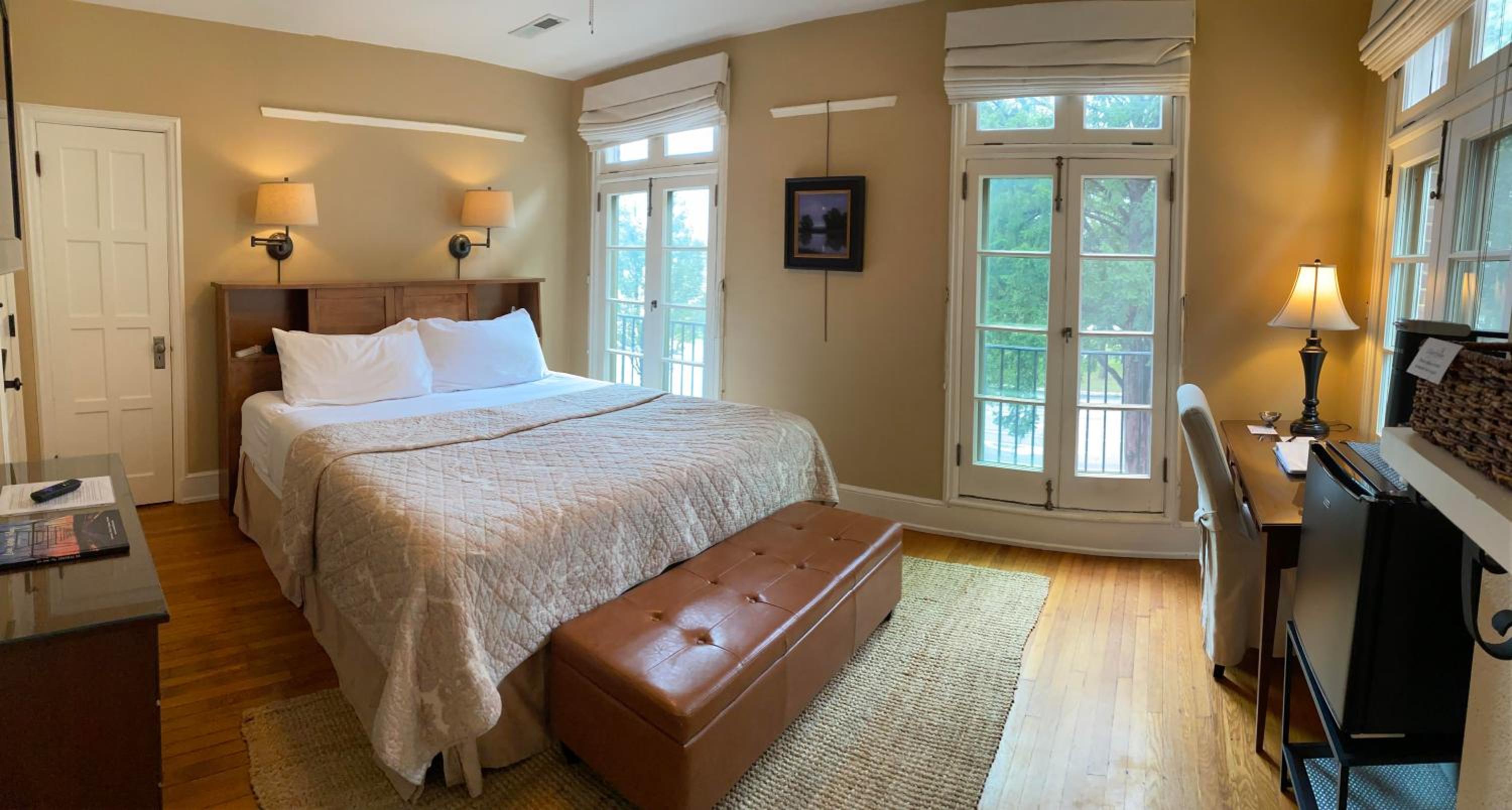 Deluxe King Room photo 2