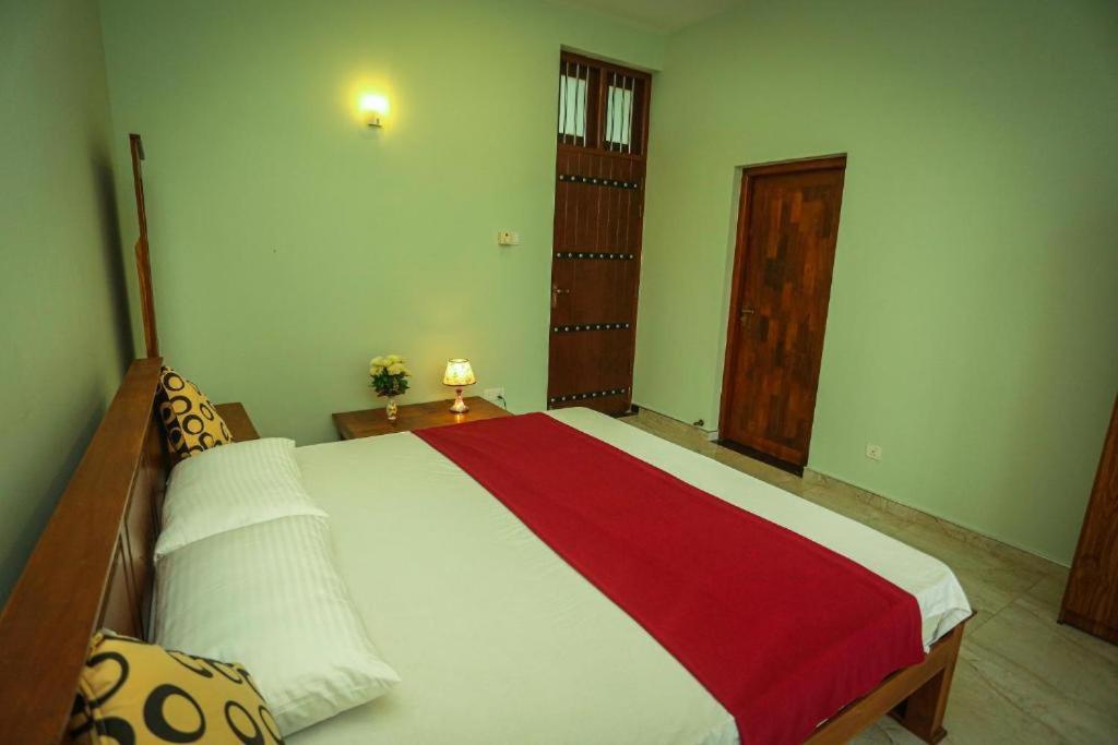 Deluxe Double Room with Balcony - Photo 13