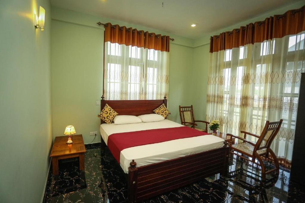 Deluxe Double Room with Balcony - Photo 12