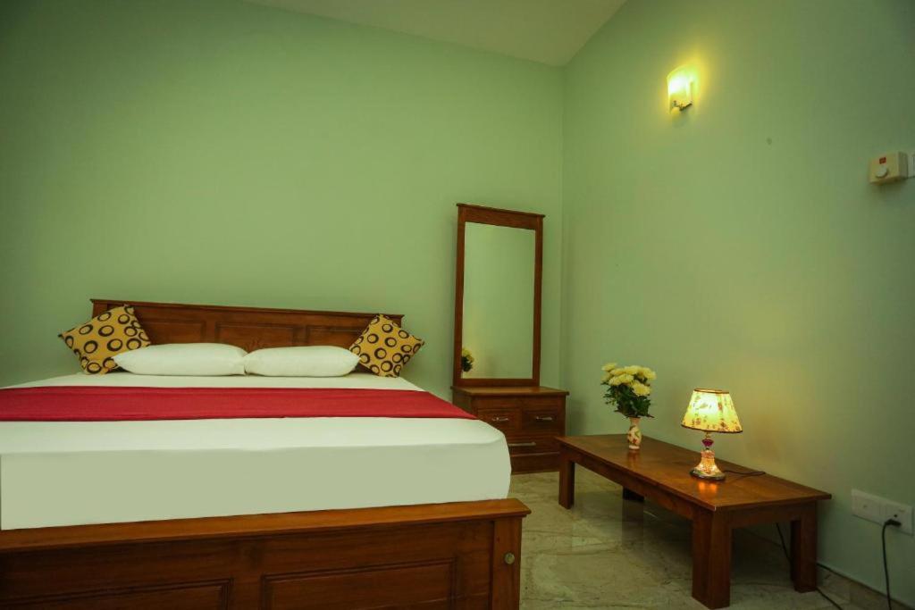 Deluxe Double Room with Balcony - Photo 8